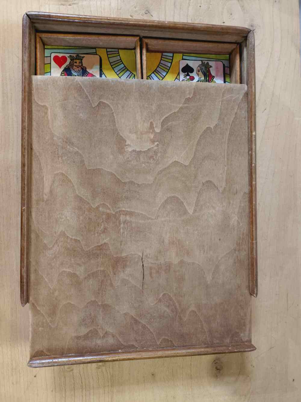 Voir photo 13 de Ancien jeu de sociéte" Le Nain Jaune" en bois. Ancien jeu de sociéte" Le Nain Jaune" en bois. Bon état reconditionné photo 13