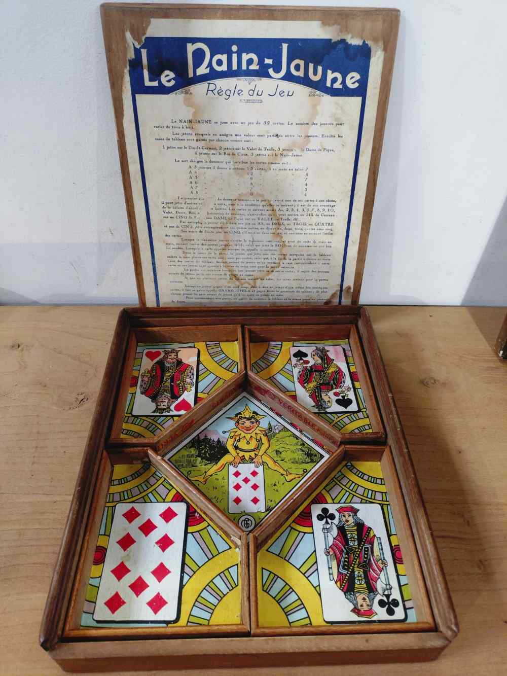 Voir photo 4 de Ancien jeu de sociéte" Le Nain Jaune" en bois. Ancien jeu de sociéte" Le Nain Jaune" en bois. Bon état reconditionné photo 4