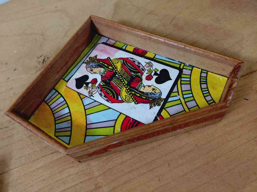 Voir photo 9 de Ancien jeu de sociéte" Le Nain Jaune" en bois. Ancien jeu de sociéte" Le Nain Jaune" en bois. Bon état reconditionné photo 9