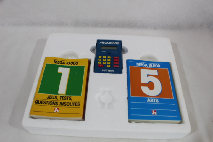 Voir photo 2 de Ancien Jeu Électronique Méga 10.000 Nathan Encyclopédie Ancien Jeu Électronique Méga 10.000 Nathan Encyclopédie Très bon état reconditionné photo 2