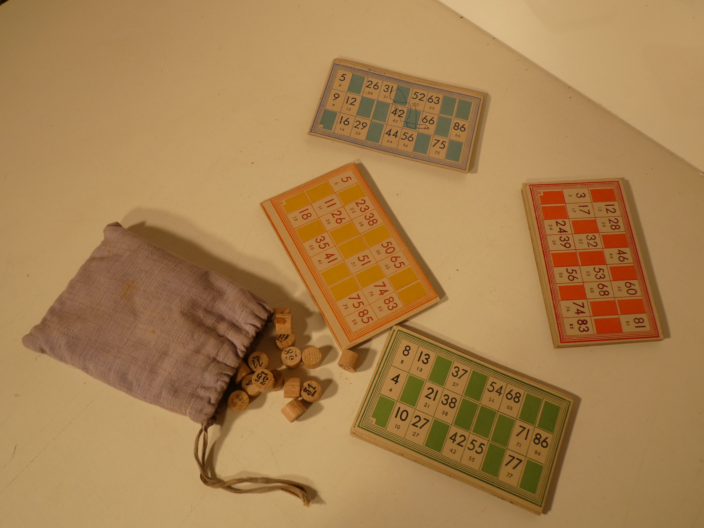 Ancien jeu loto en bois État correct - 58,00 € Ancien jeu loto en bois État correct reconditionné disponible sur Label Emmaüs