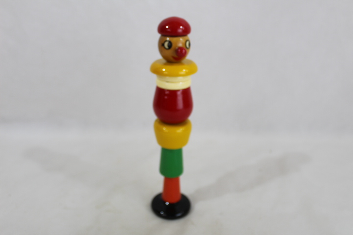 Ancien jouet d éveil empilable en bois de la marque KOUVALIAS Très bon état - 20,00 € Ancien jouet d éveil empilable en bois de la marque KOUVALIAS Très bon état reconditionné disponible sur Label Emmaüs