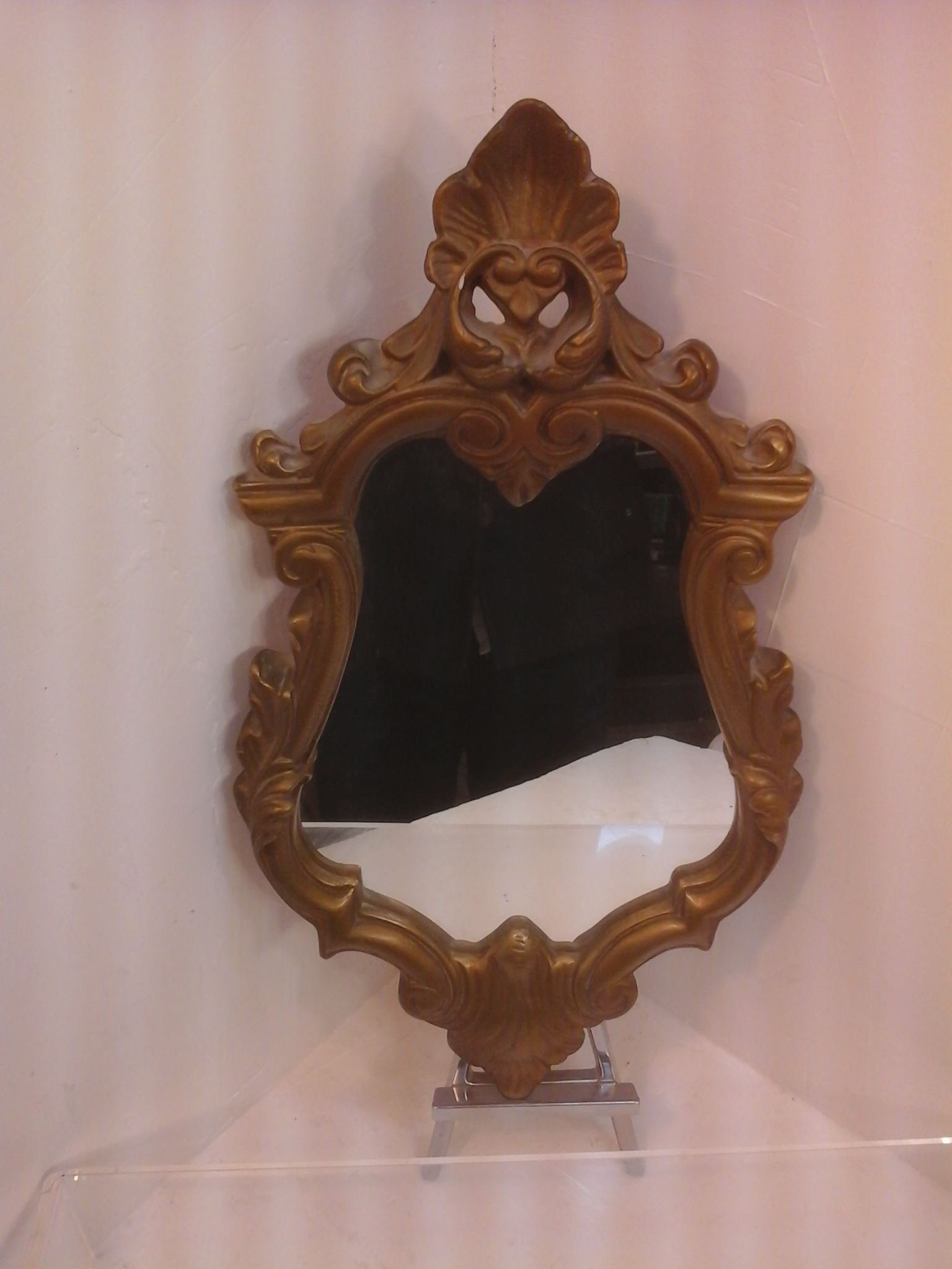 Voir photo 2 de Ancien miroir mural couleur dorée,cadre sculpté Ancien miroir mural couleur dorée,cadre sculpté Très bon état reconditionné photo 2
