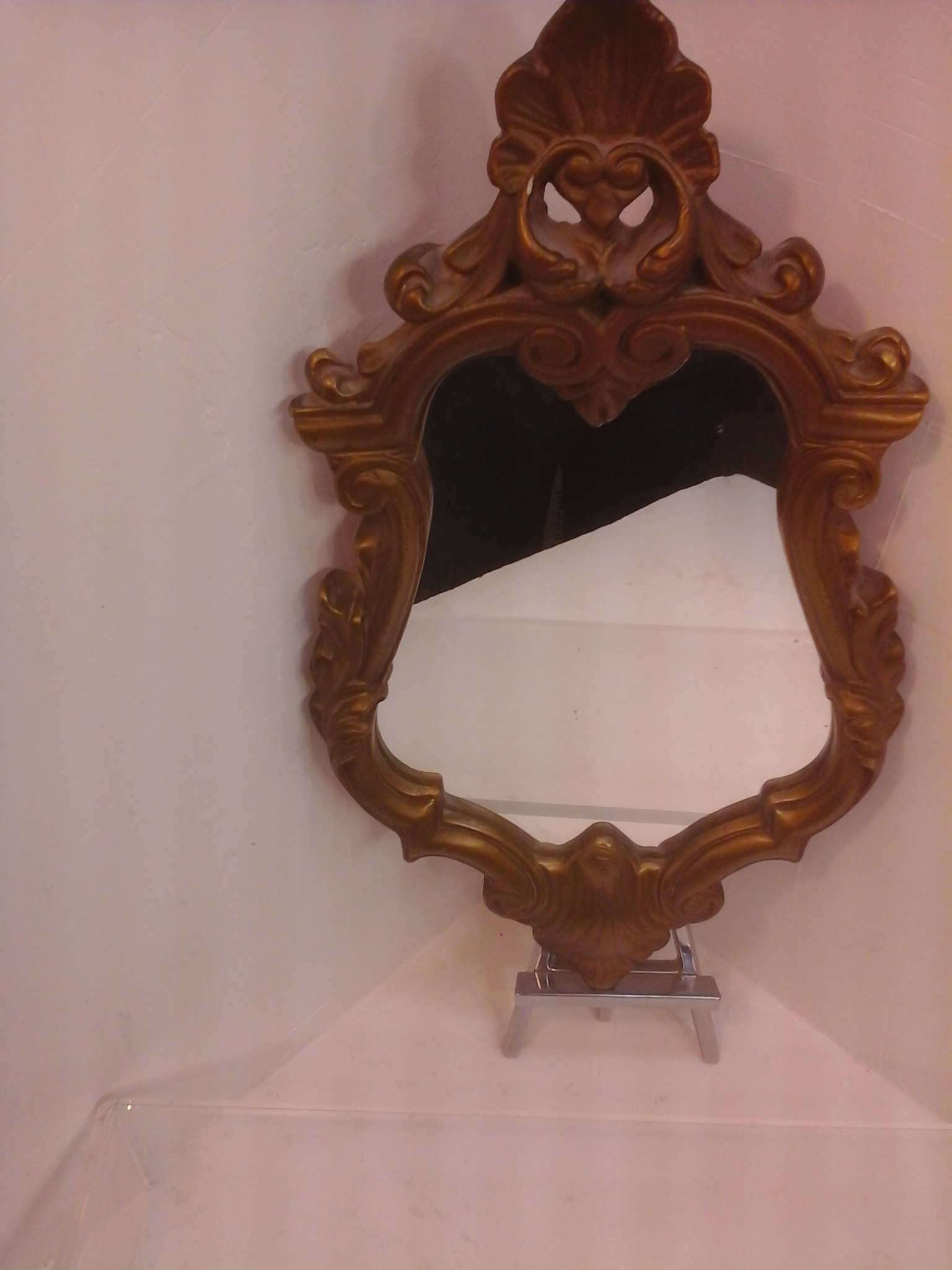Voir photo 3 de Ancien miroir mural couleur dorée,cadre sculpté Ancien miroir mural couleur dorée,cadre sculpté Très bon état reconditionné photo 3