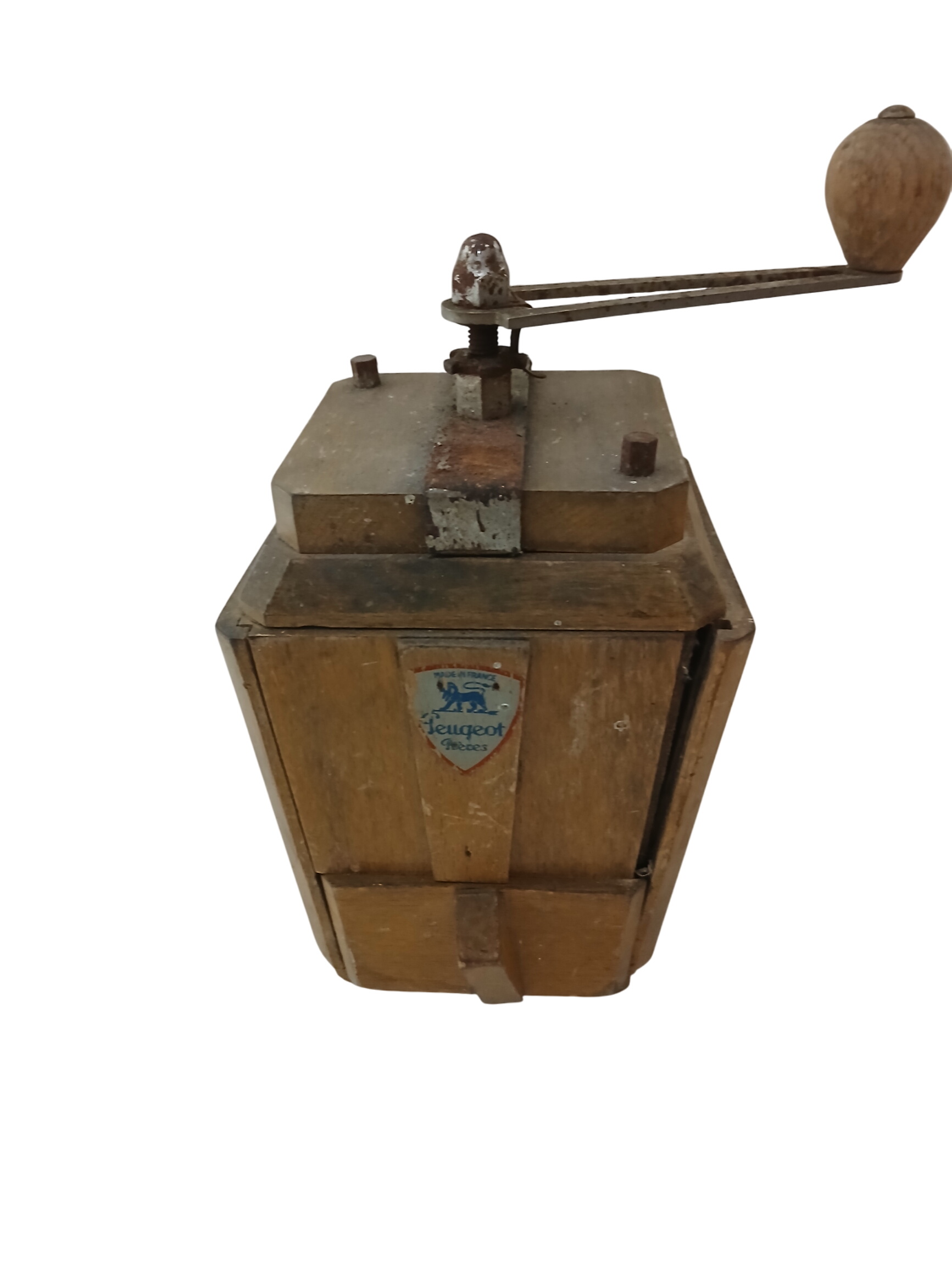 Ancien moulin à café en bois de marque PEUGEOT Frères . Bon état - 15,00 € Ancien moulin à café en bois de marque PEUGEOT Frères . Bon état reconditionné disponible sur Label Emmaüs