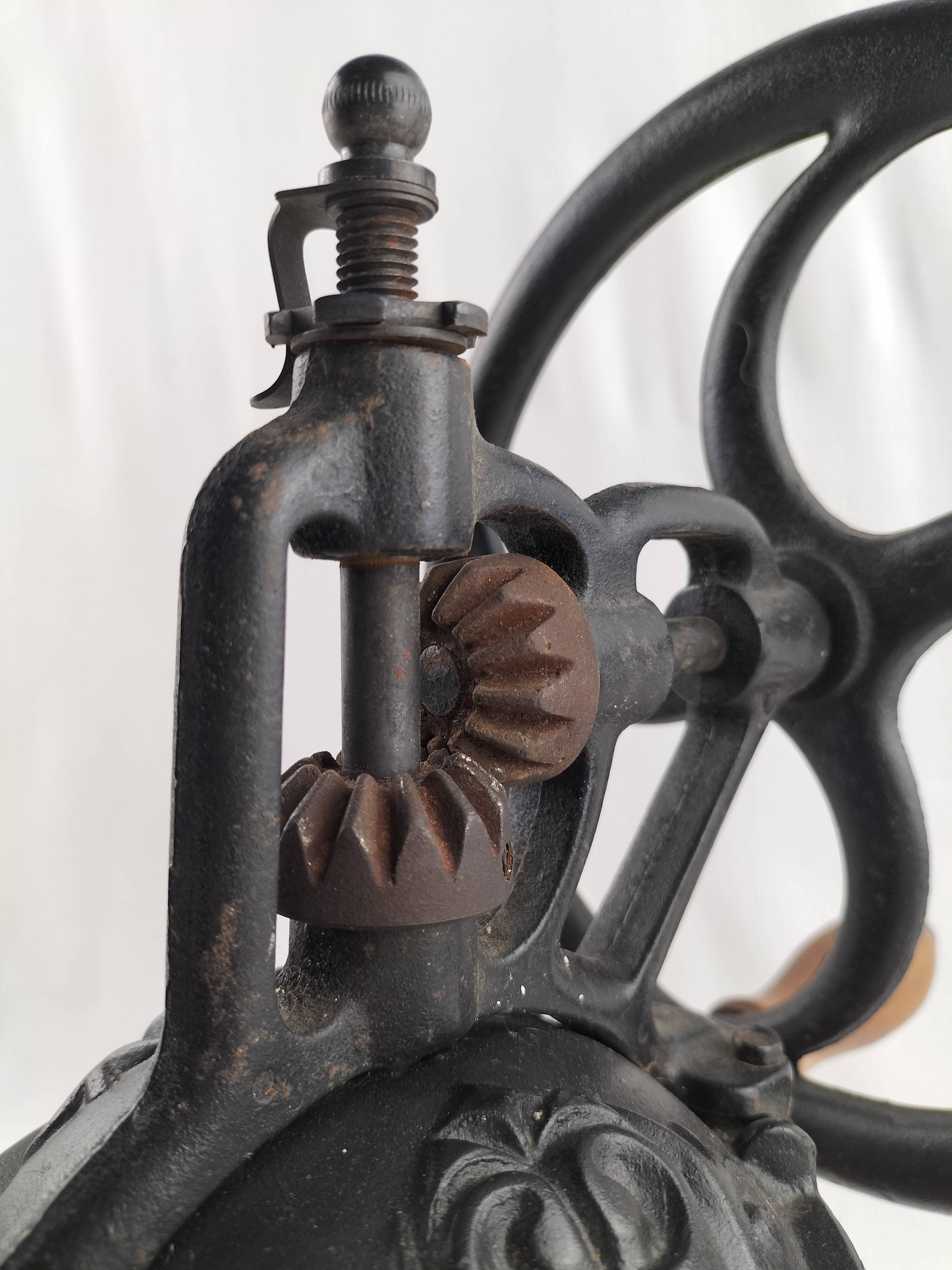 Voir photo 3 de ☕✨ Ancien Moulin à Café Manuel en Fonte & Bois – Style Vintage / Rétro – Grande Taille ✨☕ ☕✨ Ancien Moulin à Café Manuel en Fonte & Bois – Style Vintage / Rétro – Grande Taille ✨☕ Bon état reconditionné photo 3