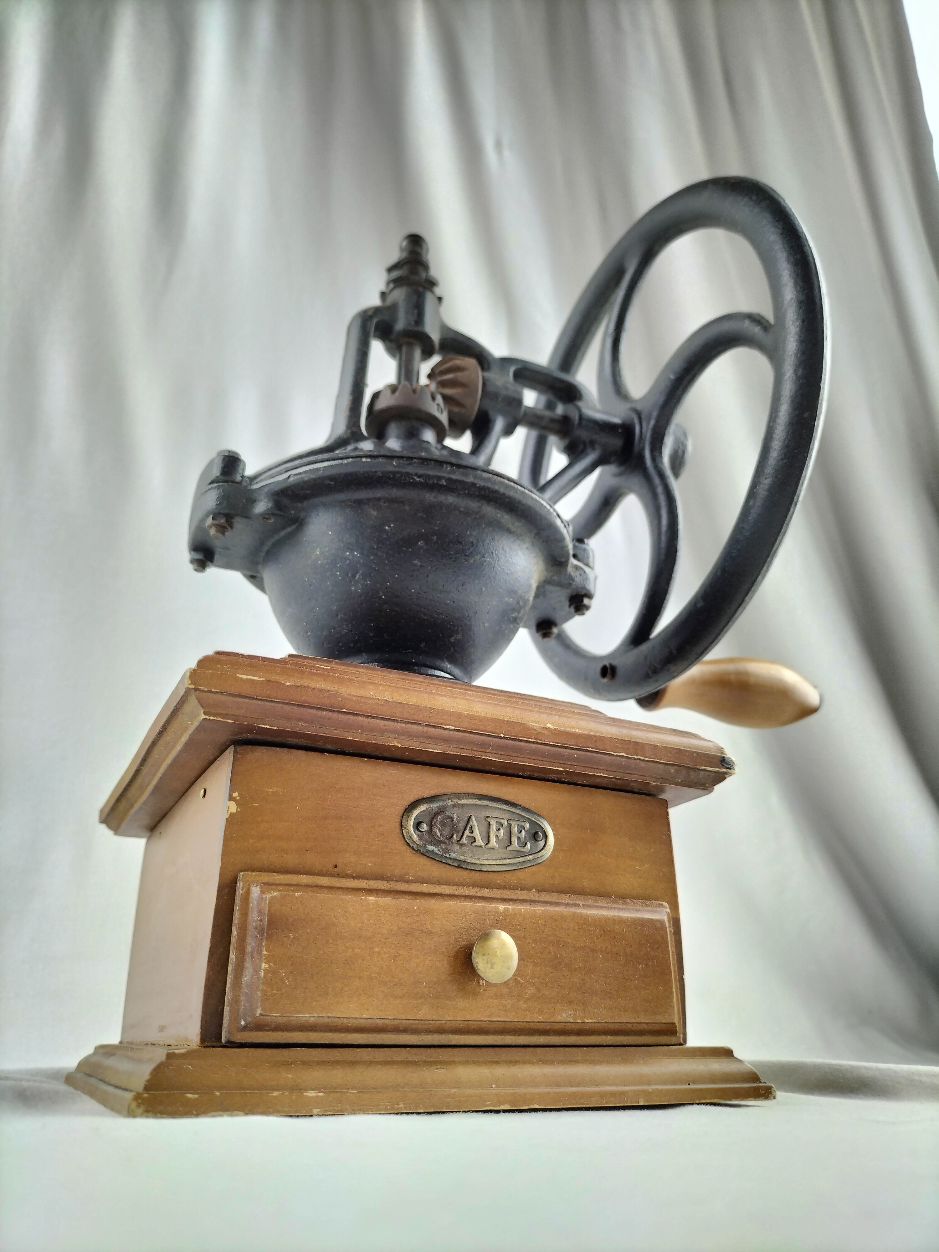 Voir photo 7 de ☕✨ Ancien Moulin à Café Manuel en Fonte & Bois – Style Vintage / Rétro – Grande Taille ✨☕ ☕✨ Ancien Moulin à Café Manuel en Fonte & Bois – Style Vintage / Rétro – Grande Taille ✨☕ Bon état reconditionné photo 7