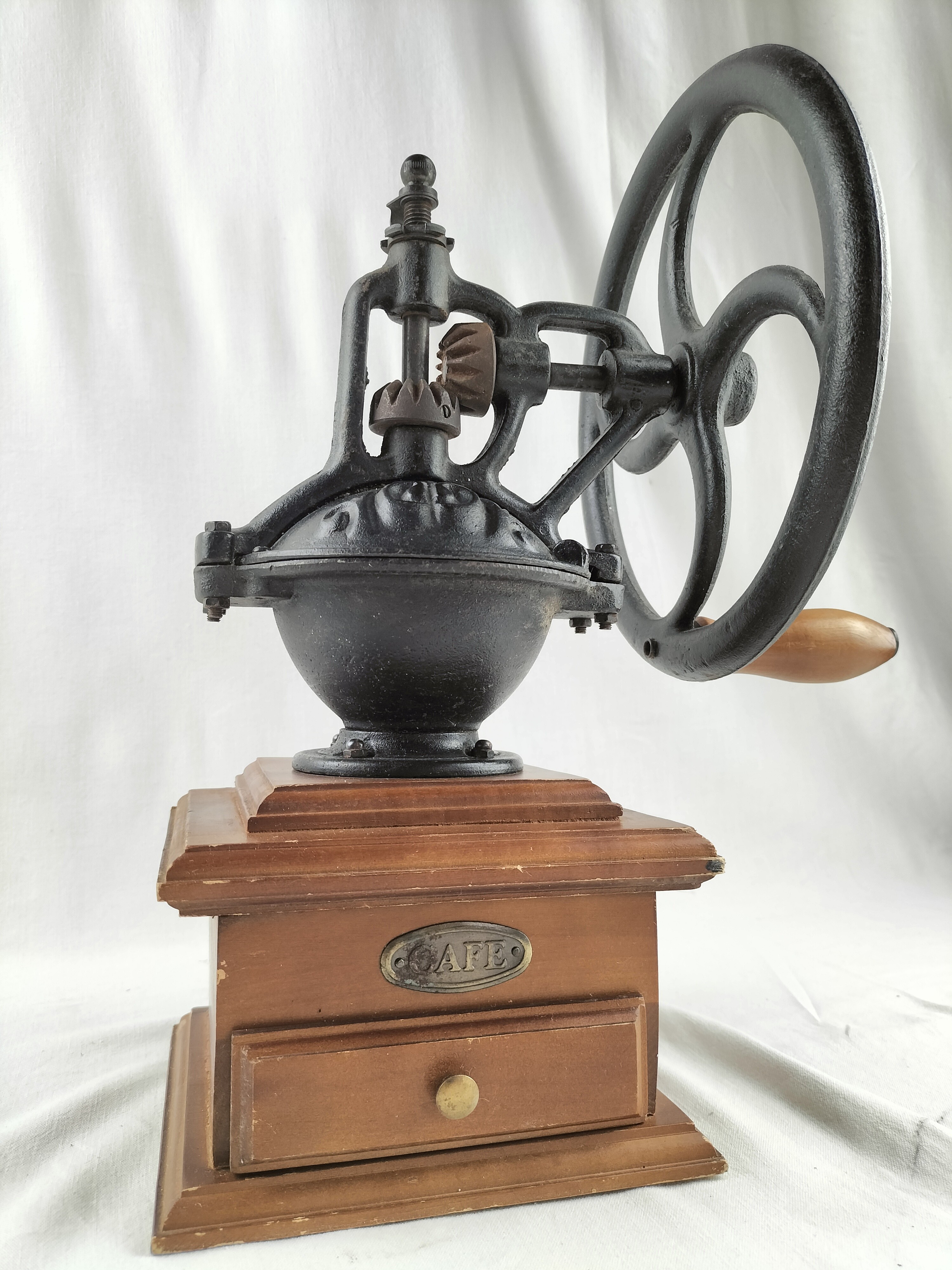 Voir photo 9 de ☕✨ Ancien Moulin à Café Manuel en Fonte & Bois – Style Vintage / Rétro – Grande Taille ✨☕ ☕✨ Ancien Moulin à Café Manuel en Fonte & Bois – Style Vintage / Rétro – Grande Taille ✨☕ Bon état reconditionné photo 9