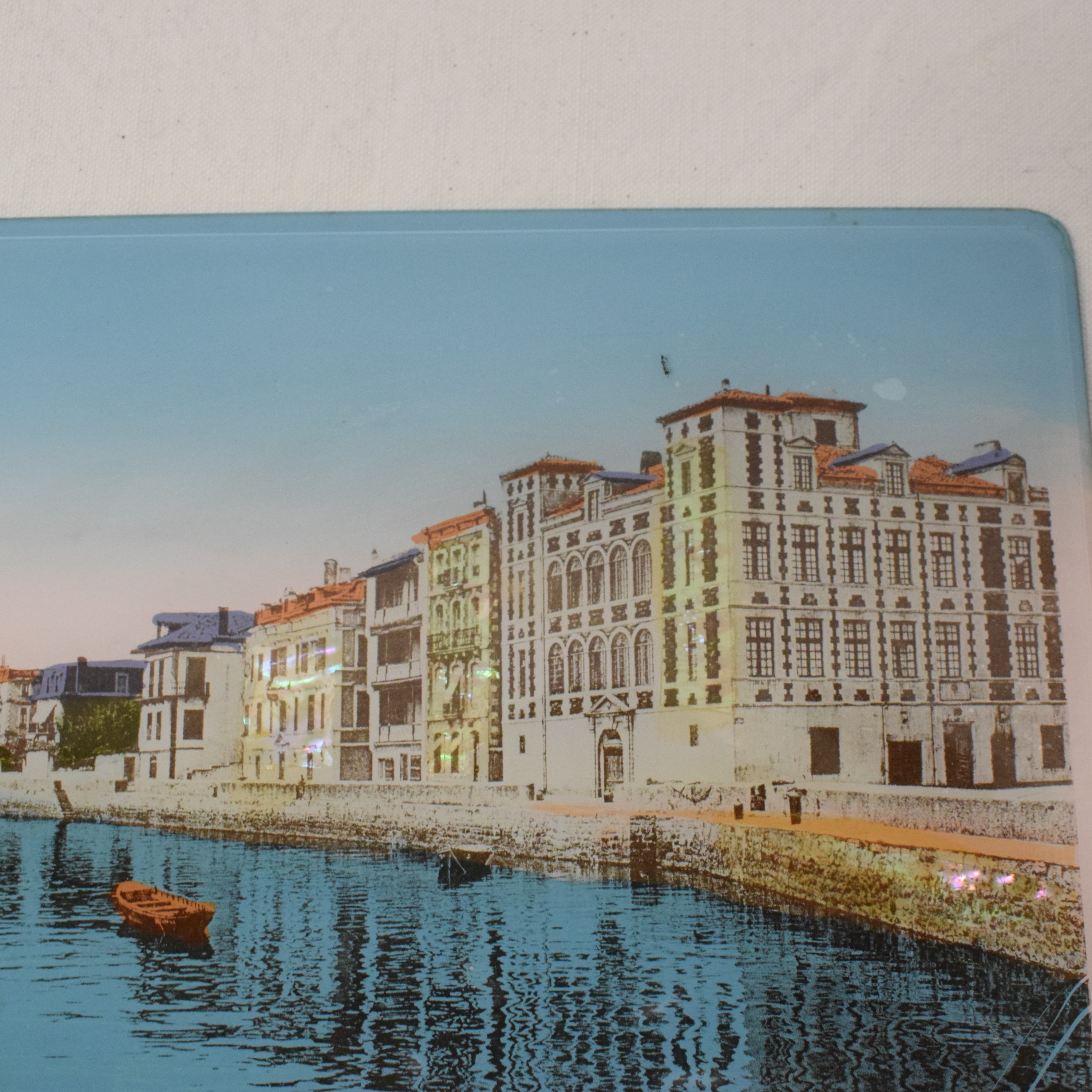 Voir photo 3 de Ancien objet souvenir carte postale collée sous verre St Jean de Luz Ancien objet souvenir carte postale collée sous verre St Jean de Luz État correct reconditionné photo 3