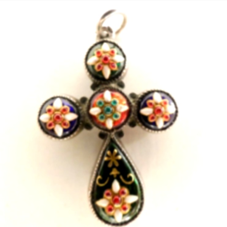 Ancien pendentif croix en émaux bressans sur monture argent poinçonné Très bon état - 89,00 € Ancien pendentif croix en émaux bressans sur monture argent poinçonné Très bon état reconditionné disponible sur Label Emmaüs