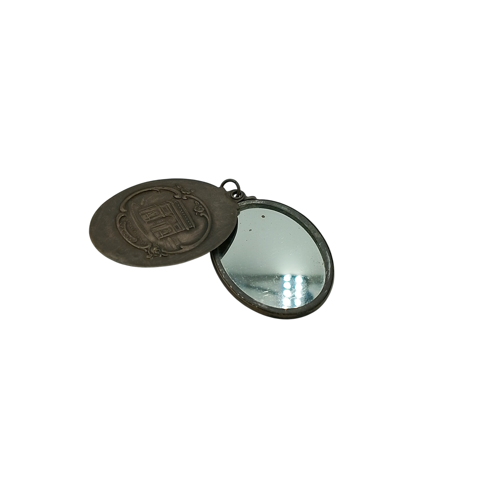 Ancien pendentif miroir Art Nouveau "Arc de Triomphe" Bon état - 70,00 € Ancien pendentif miroir Art Nouveau "Arc de Triomphe" Bon état reconditionné disponible sur Label Emmaüs