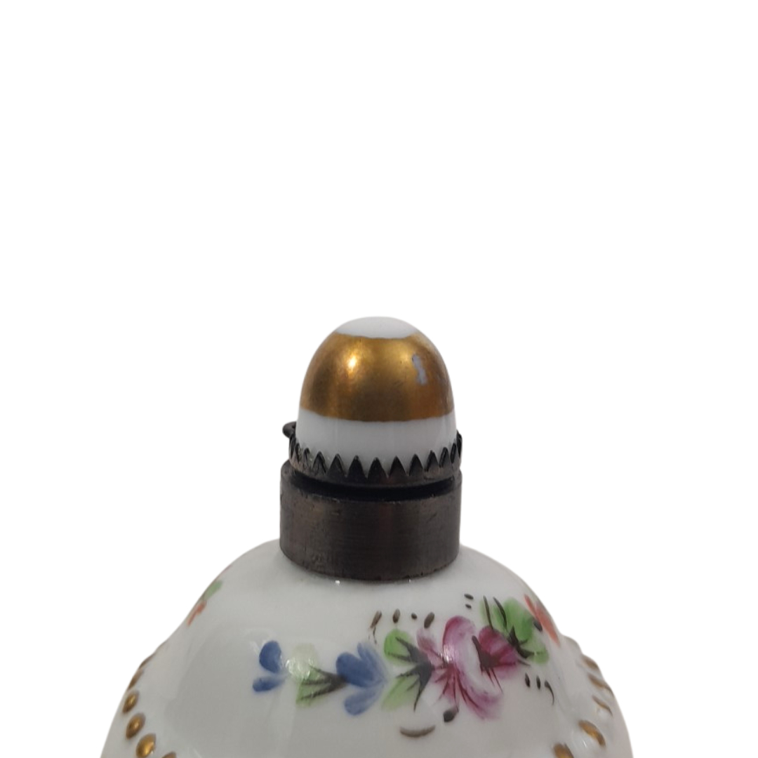 Voir photo 4 de Ancien Petit Flacon de Parfum en Porcelaine de Limoges – Peint à la Main Ancien Petit Flacon de Parfum en Porcelaine de Limoges – Peint à la Main Bon état reconditionné photo 4
