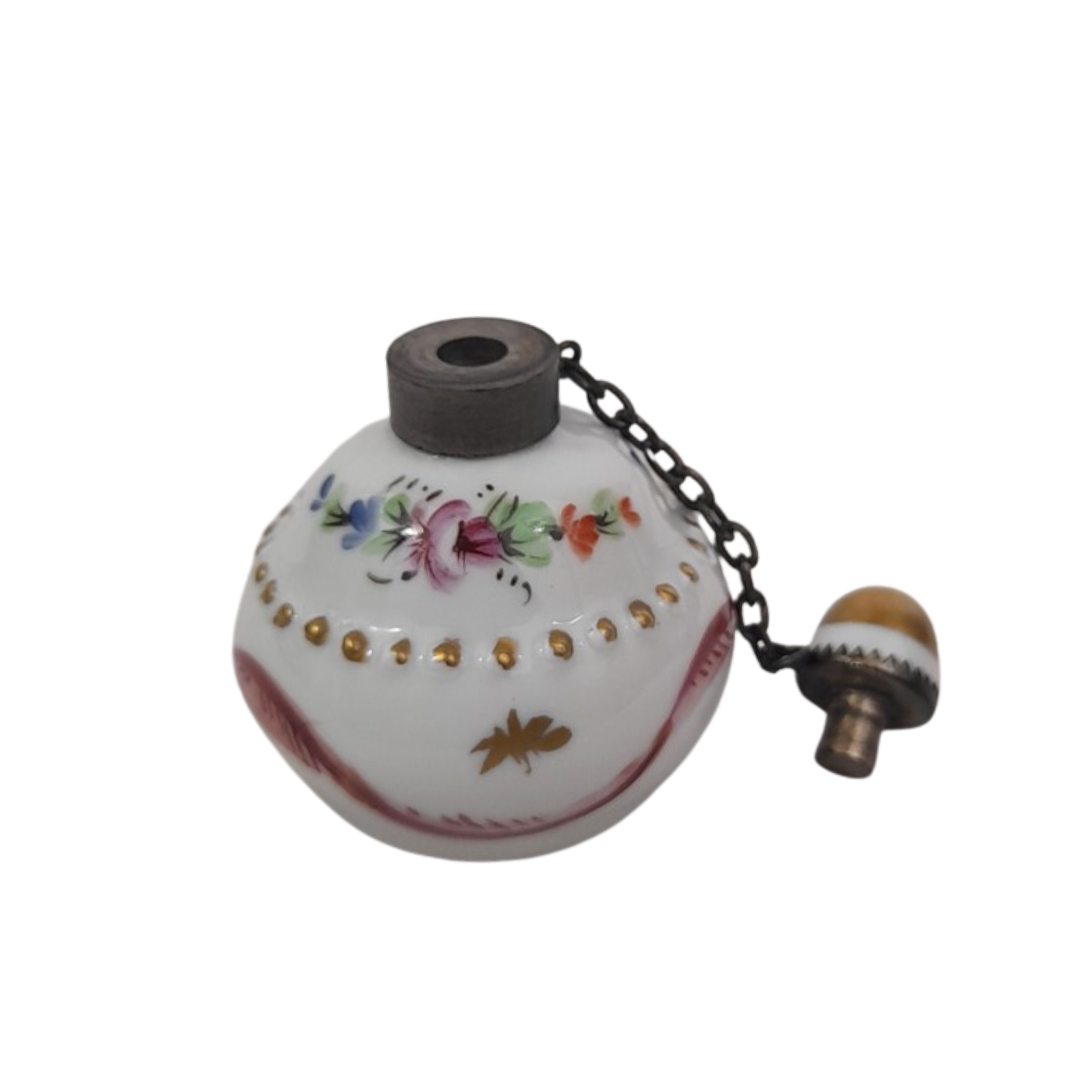 Voir photo 5 de Ancien Petit Flacon de Parfum en Porcelaine de Limoges – Peint à la Main Ancien Petit Flacon de Parfum en Porcelaine de Limoges – Peint à la Main Bon état reconditionné photo 5