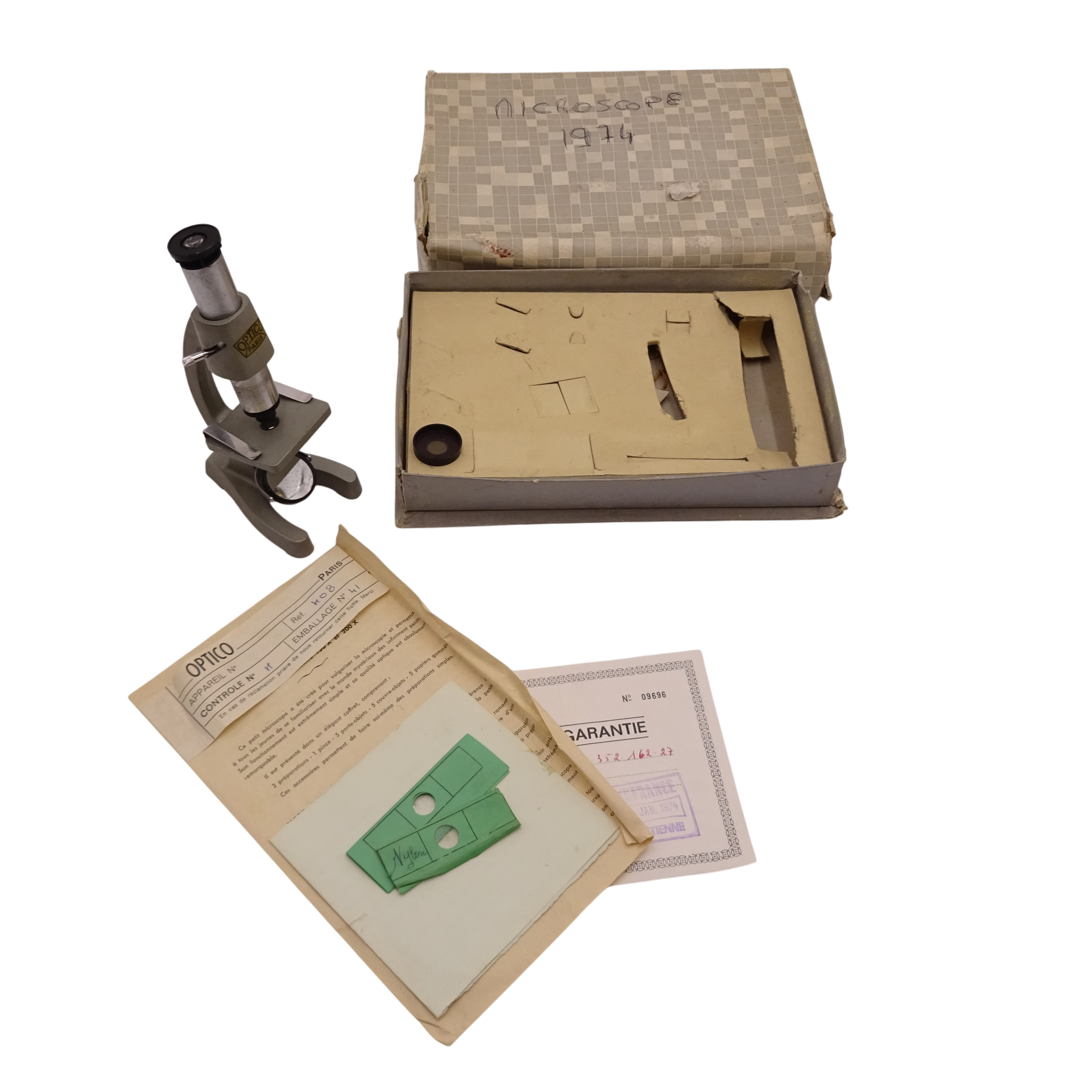 Ancien Petit Microscope Optico 408 État correct - 12,00 € Ancien Petit Microscope Optico 408 État correct reconditionné disponible sur Label Emmaüs