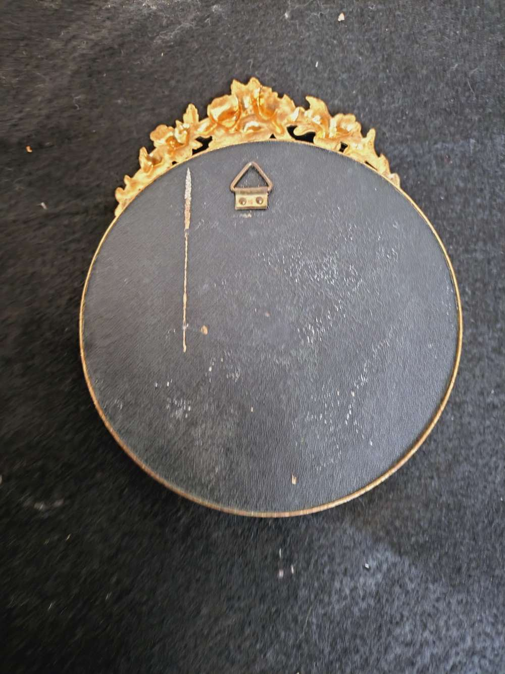 Voir photo 10 de Ancien petit miroir de sorcière bombé et rond en laiton moulé style empire. Ancien petit miroir de sorcière bombé et rond en laiton moulé style empire. Bon état reconditionné photo 10
