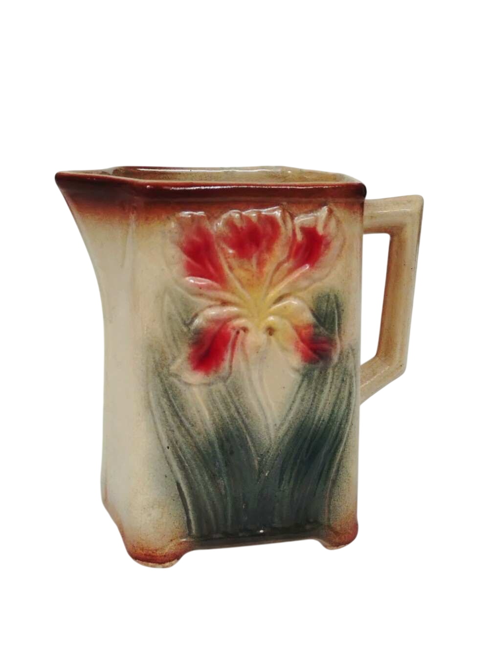 Ancien petit pichet en barbotine, modèle iris, numéroté. - 30,00 € Ancien petit pichet en barbotine, modèle iris, numéroté. reconditionné disponible sur Label Emmaüs