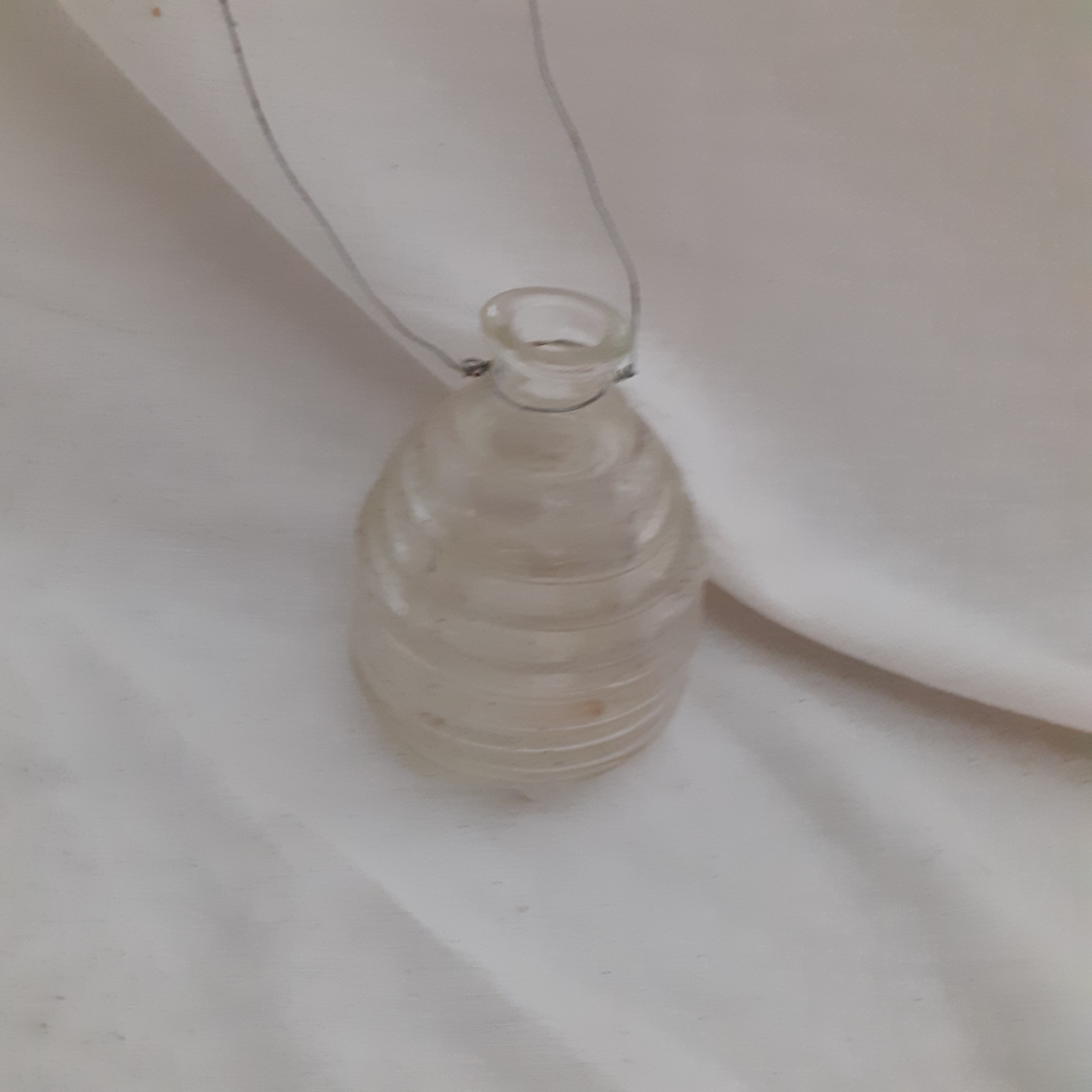 Voir photo 2 de Ancien Petit piège à guêpes en verre Ancien Petit piège à guêpes en verre Bon état reconditionné photo 2