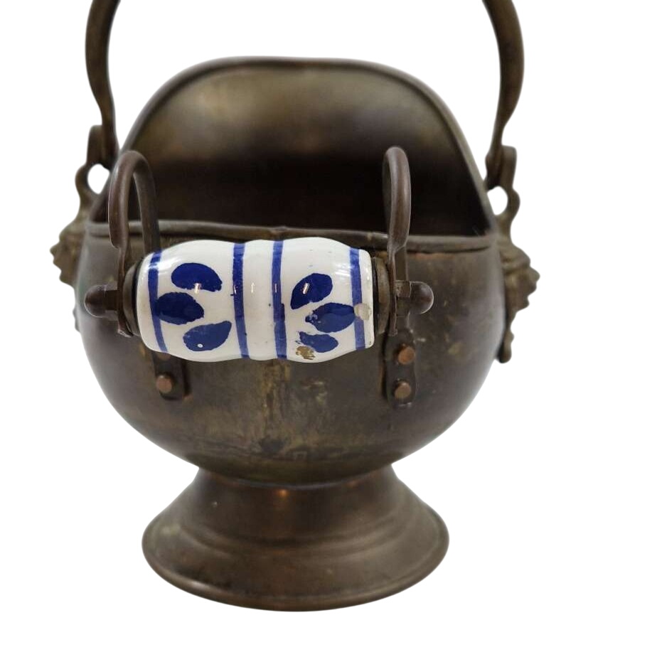 Ancien petit seau à charbon en cuivre et laiton Bon état - 25,00 € Ancien petit seau à charbon en cuivre et laiton Bon état reconditionné disponible sur Label Emmaüs