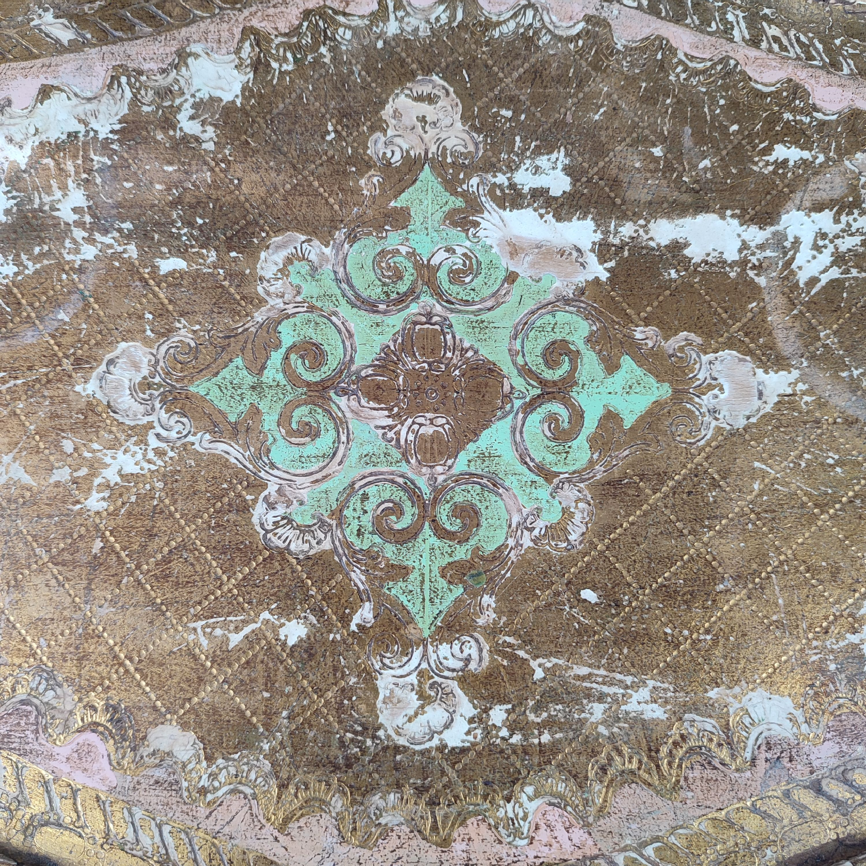 Voir photo 9 de Ancien plateau florentin en bois - Turquoise et feuille d'or - Motif arabesque Ancien plateau florentin en bois - Turquoise et feuille d'or - Motif arabesque État correct reconditionné photo 9
