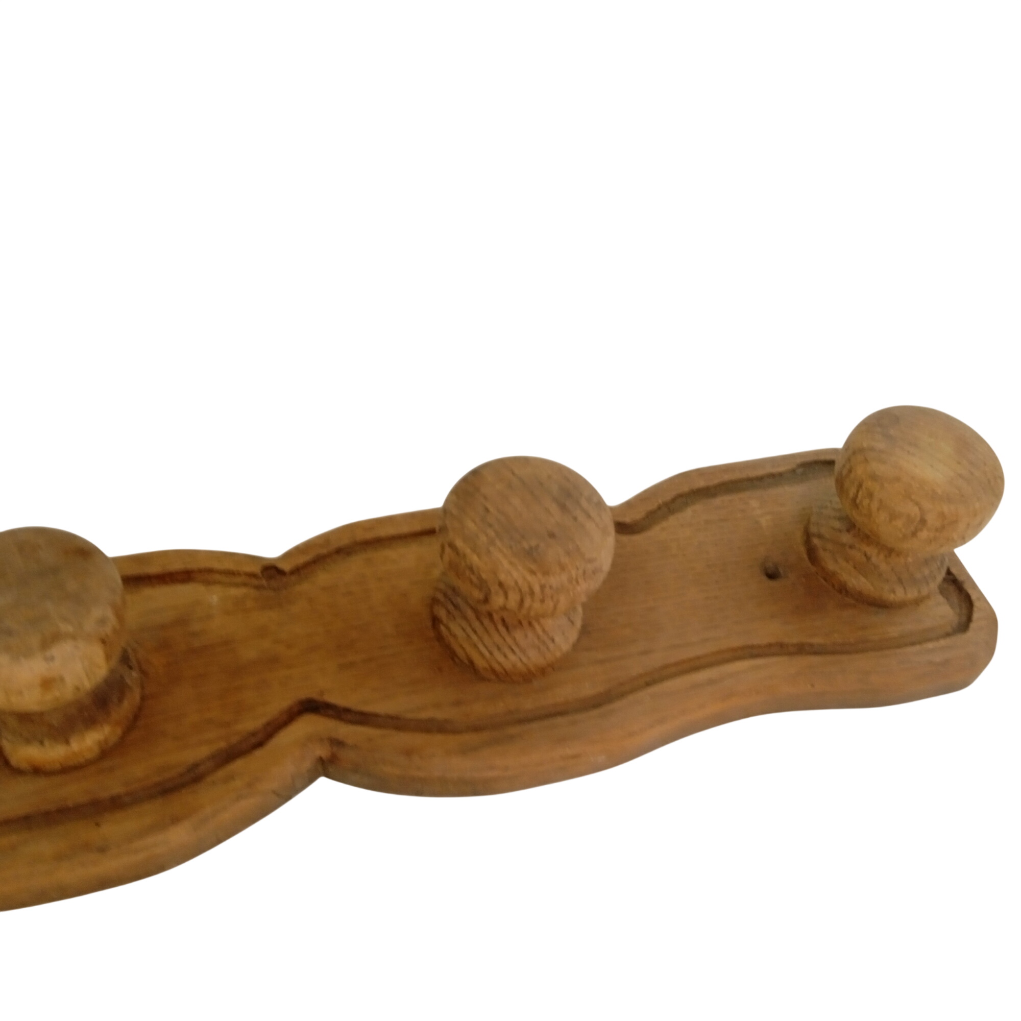 Ancien porte-manteau français mural Art déco 4 crochets en bois - 27,20 € Ancien porte-manteau français mural Art déco 4 crochets en bois reconditionné disponible sur Label Emmaüs