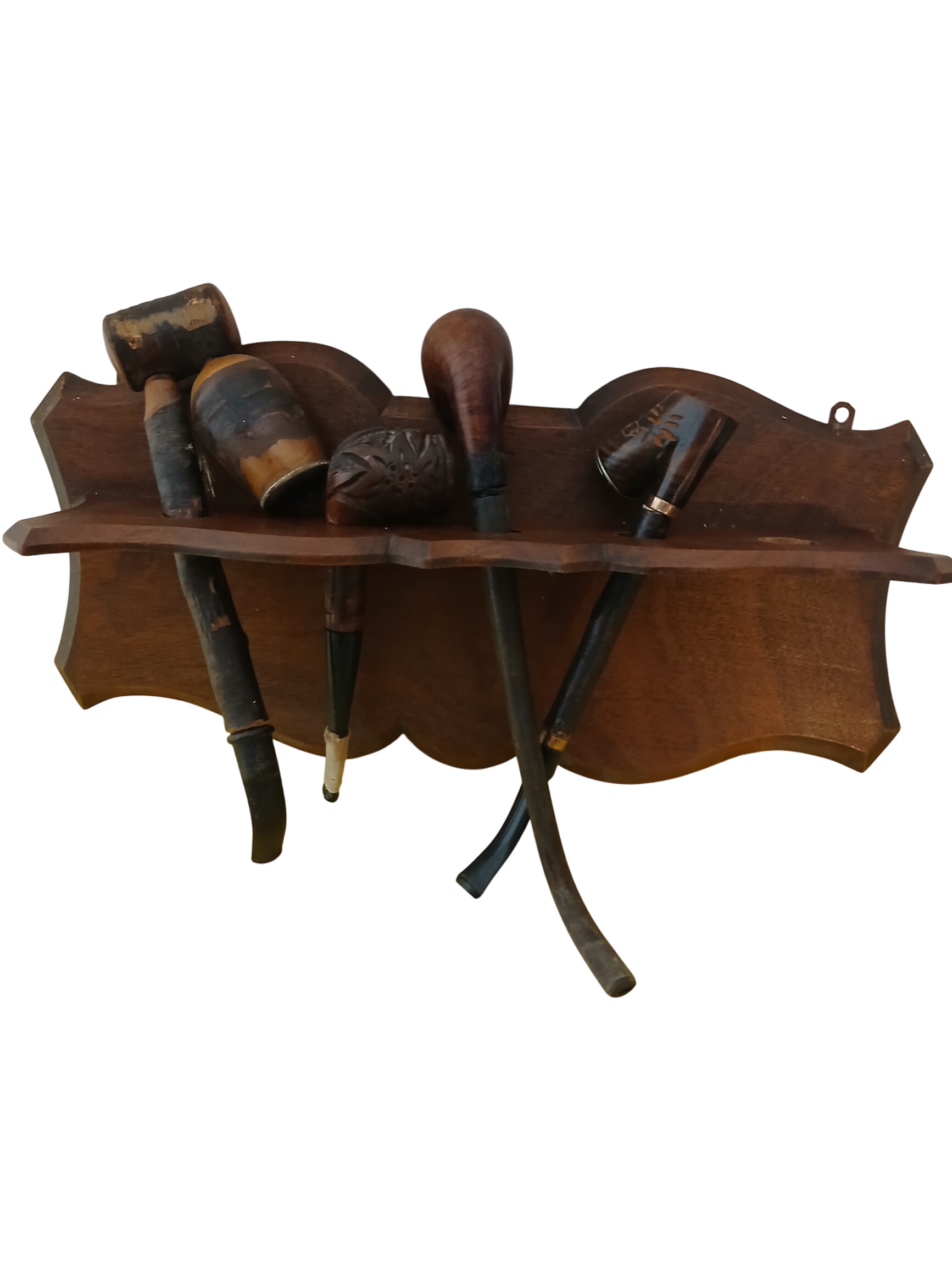 Ancien porte pipe en bois et 4 pipes. Bon état - 29,00 € Ancien porte pipe en bois et 4 pipes. Bon état reconditionné disponible sur Label Emmaüs
