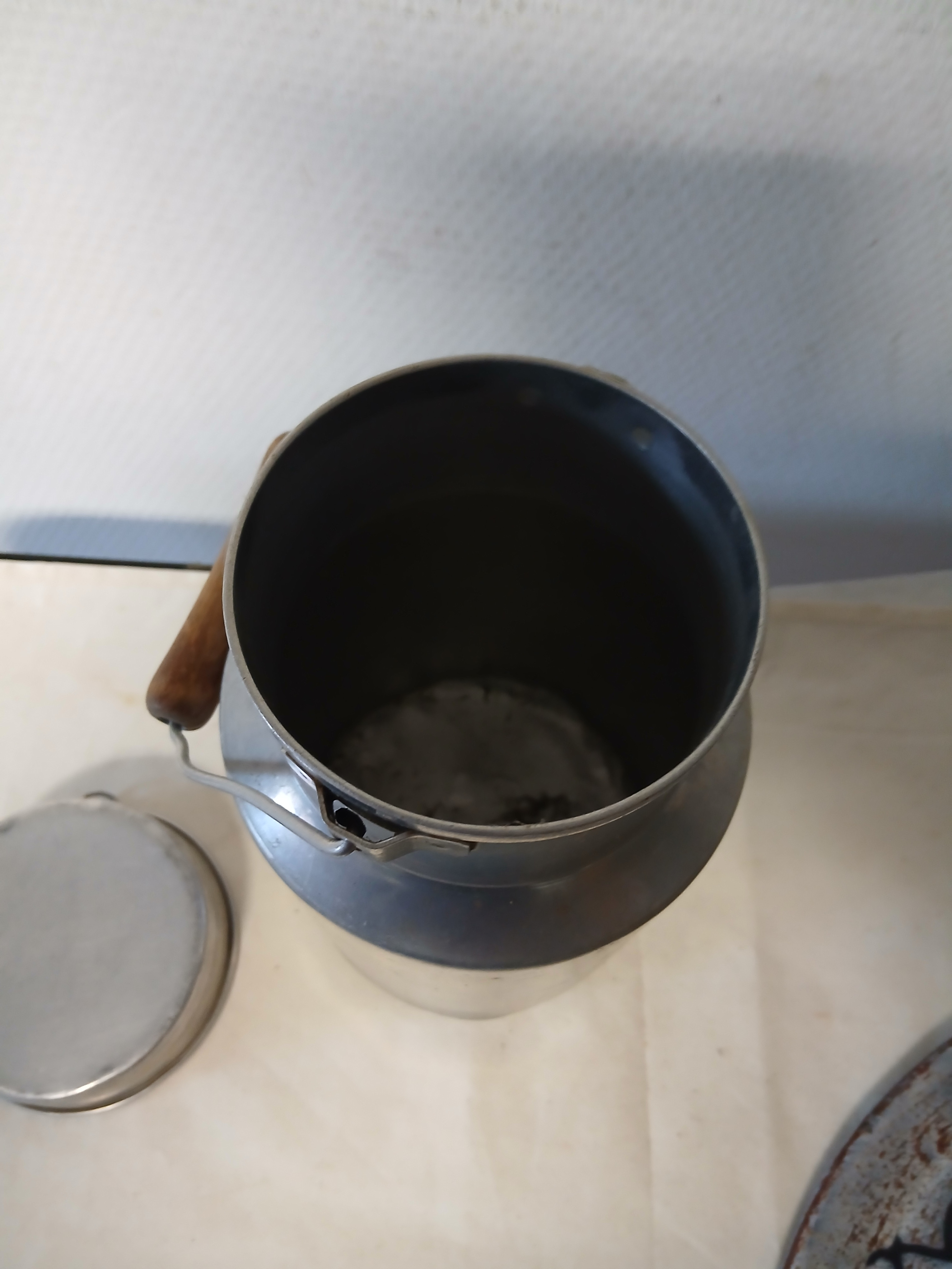 Voir photo 3 de Ancien pot à lait en aluminium. Ancien pot à lait en aluminium. Bon état reconditionné photo 3
