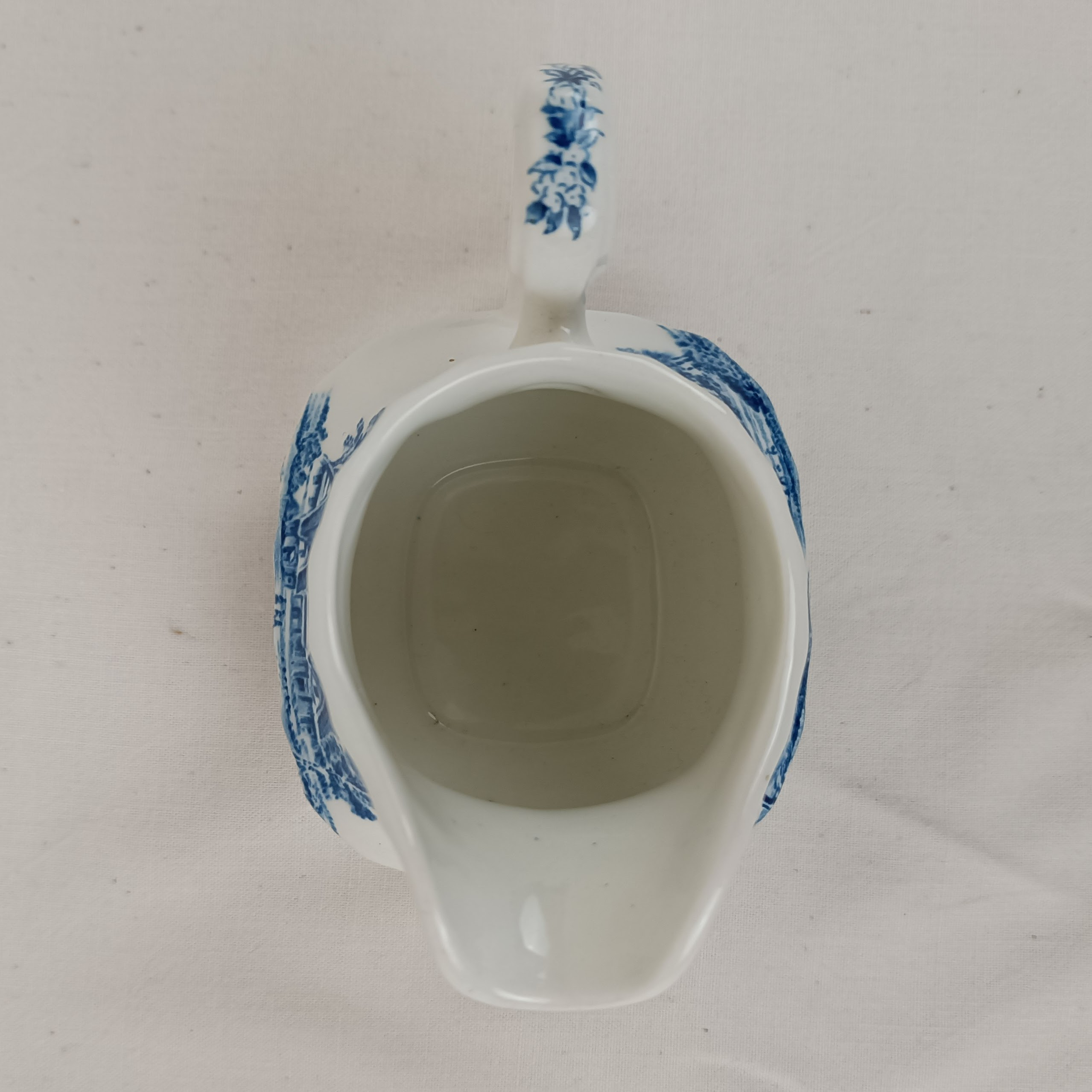 Voir photo 5 de Ancien pot à lait, faïence anglaise, blanc avec motif de maison bleu Ancien pot à lait, faïence anglaise, blanc avec motif de maison bleu Bon état reconditionné photo 5