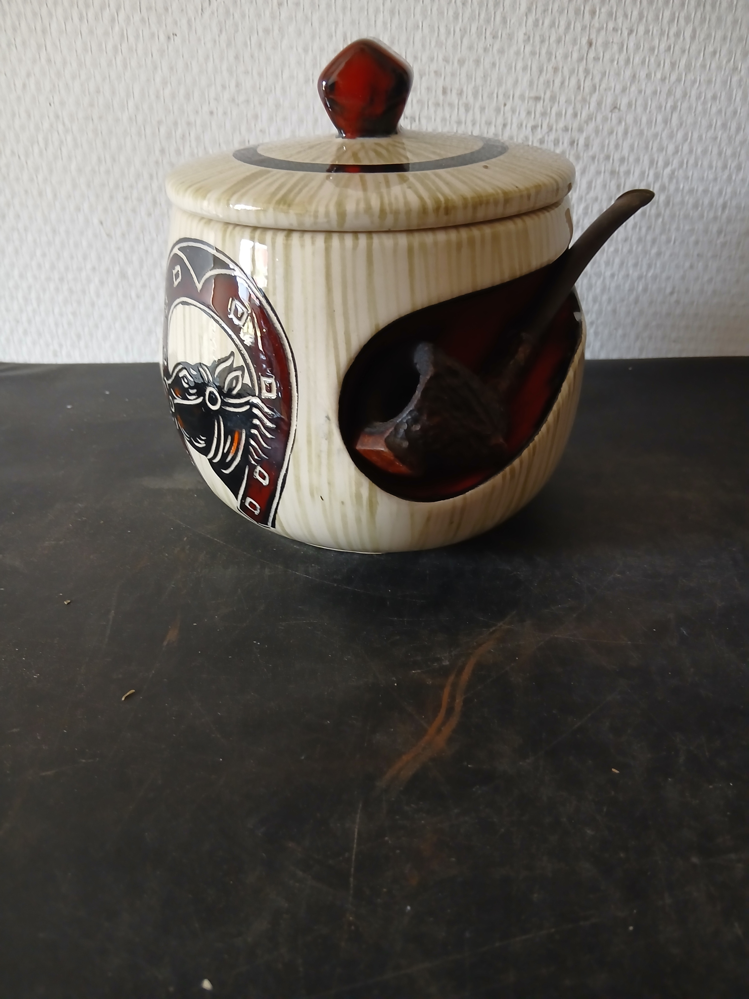 Voir photo 3 de Ancien pot à tabac en céramique pour fumeurs de pipe. Ancien pot à tabac en céramique pour fumeurs de pipe. reconditionné photo 3