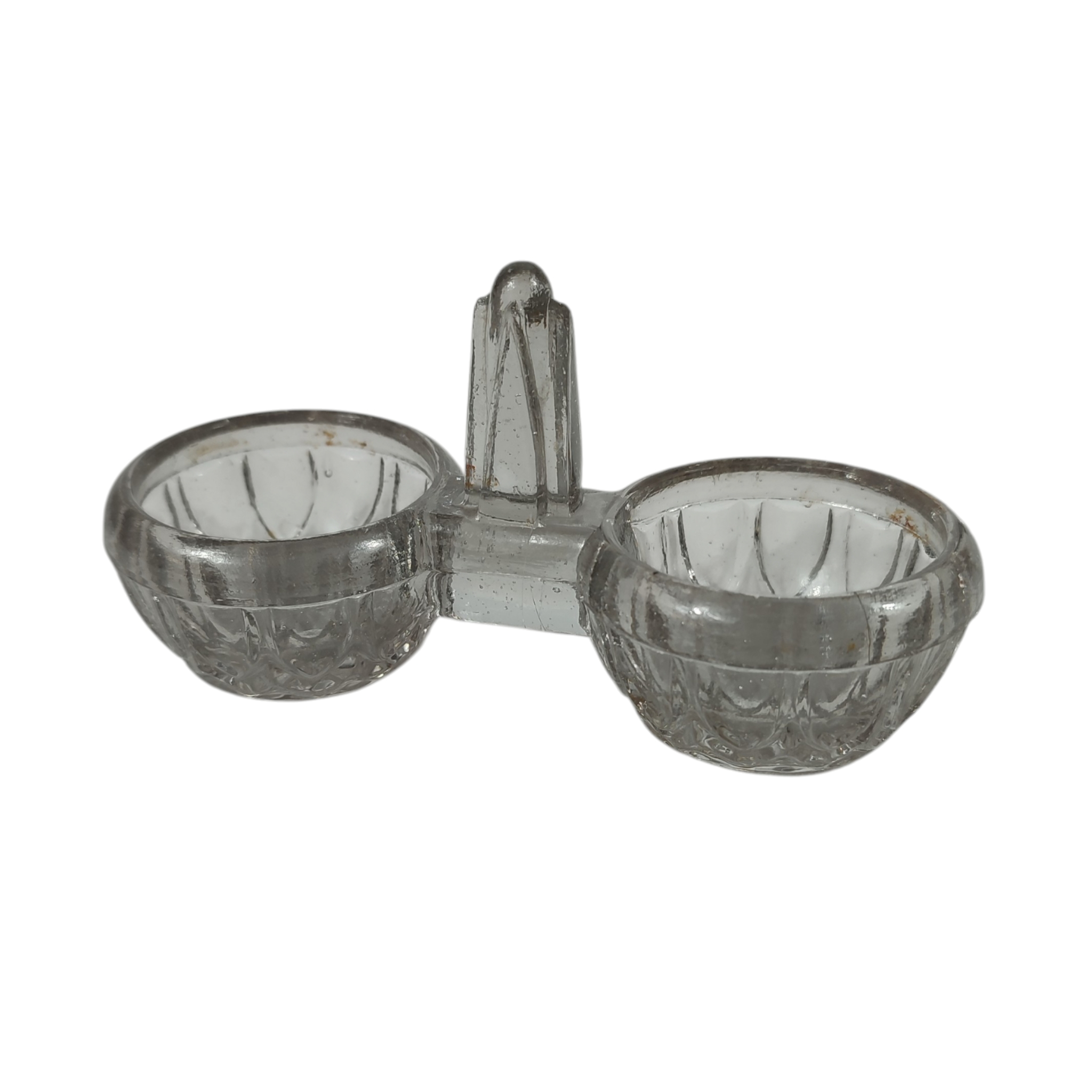 Ancien présentoir sel/poivre en verre moulé Bon état - 10,00 € Ancien présentoir sel/poivre en verre moulé Bon état reconditionné disponible sur Label Emmaüs
