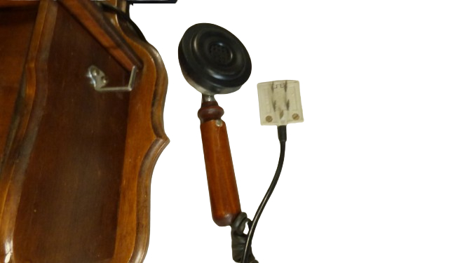 Voir photo 4 de Ancien téléphone décoratif SAWA en bois - modèle baron (non testé) Ancien téléphone décoratif SAWA en bois - modèle baron (non testé) Bon état reconditionné photo 4