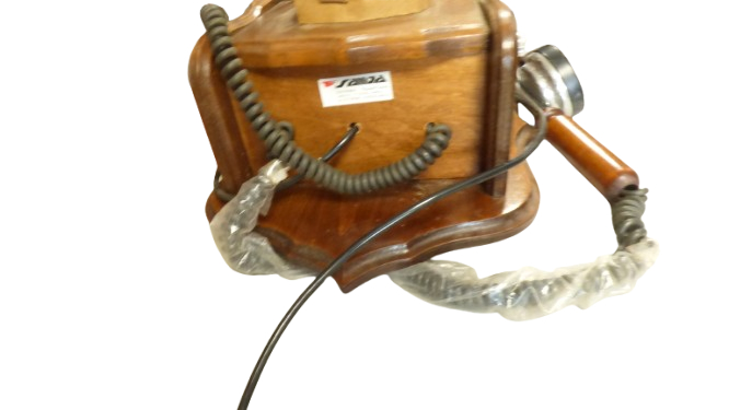 Voir photo 7 de Ancien téléphone décoratif SAWA en bois - modèle baron (non testé) Ancien téléphone décoratif SAWA en bois - modèle baron (non testé) Bon état reconditionné photo 7