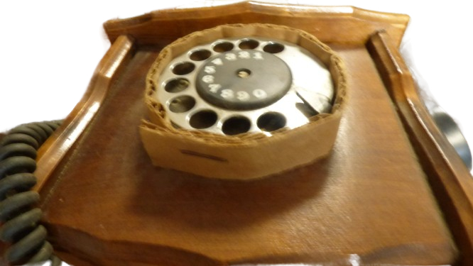 Voir photo 8 de Ancien téléphone décoratif SAWA en bois - modèle baron (non testé) Ancien téléphone décoratif SAWA en bois - modèle baron (non testé) Bon état reconditionné photo 8