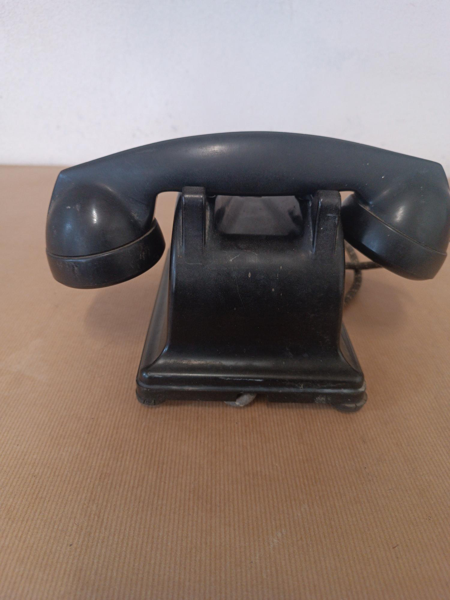 Voir photo 4 de Ancien téléphone en bakélite noir Ancien téléphone en bakélite noir État correct reconditionné photo 4