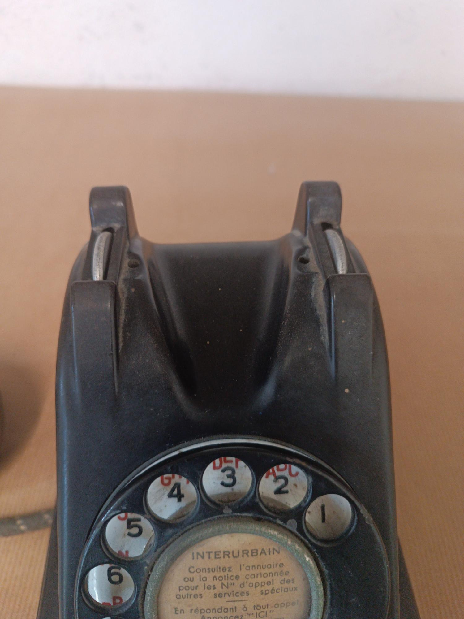 Voir photo 6 de Ancien téléphone en bakélite noir Ancien téléphone en bakélite noir État correct reconditionné photo 6