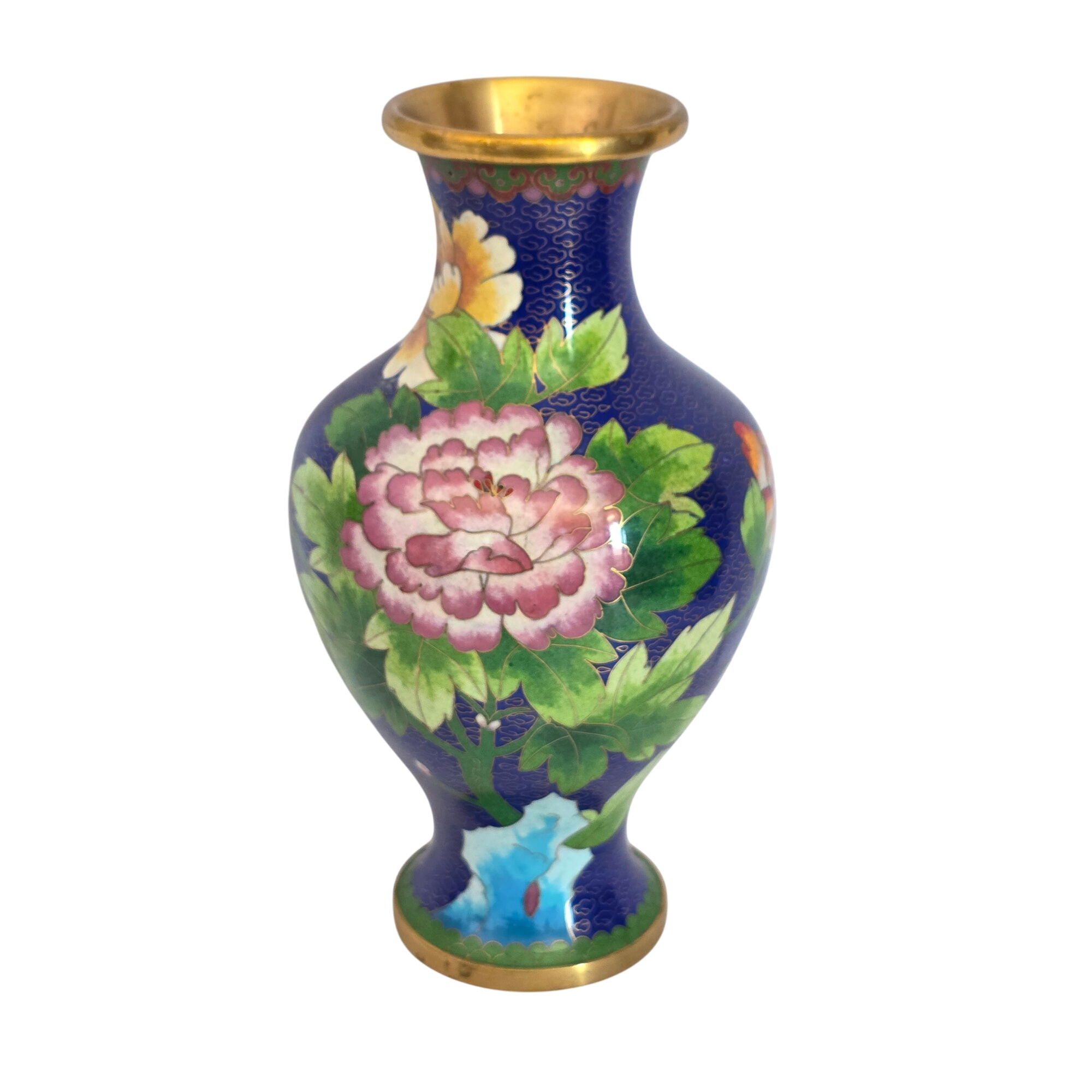 Ancien vase bleu en laiton cloisonné motif fleurs pivoine rose Bon état - 12,50 € Ancien vase bleu en laiton cloisonné motif fleurs pivoine rose Bon état reconditionné disponible sur Label Emmaüs