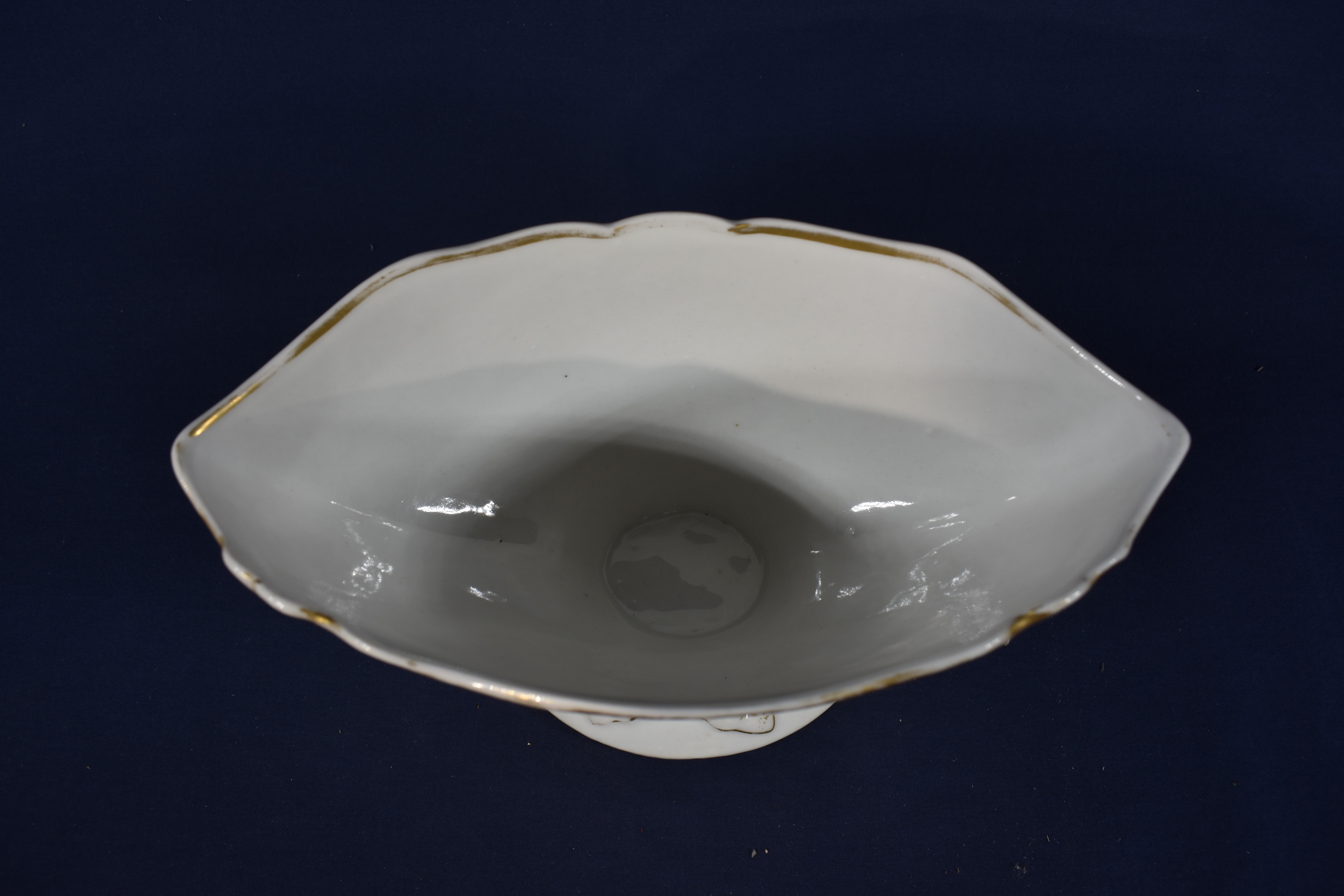 Voir photo 6 de Ancien vase de la mariée ou vase d'Autel, longueur 24, largeur 12 et hauteur 15 cm. Ancien vase de la mariée ou vase d'Autel, longueur 24, largeur 12 et hauteur 15 cm. Bon état reconditionné photo 6