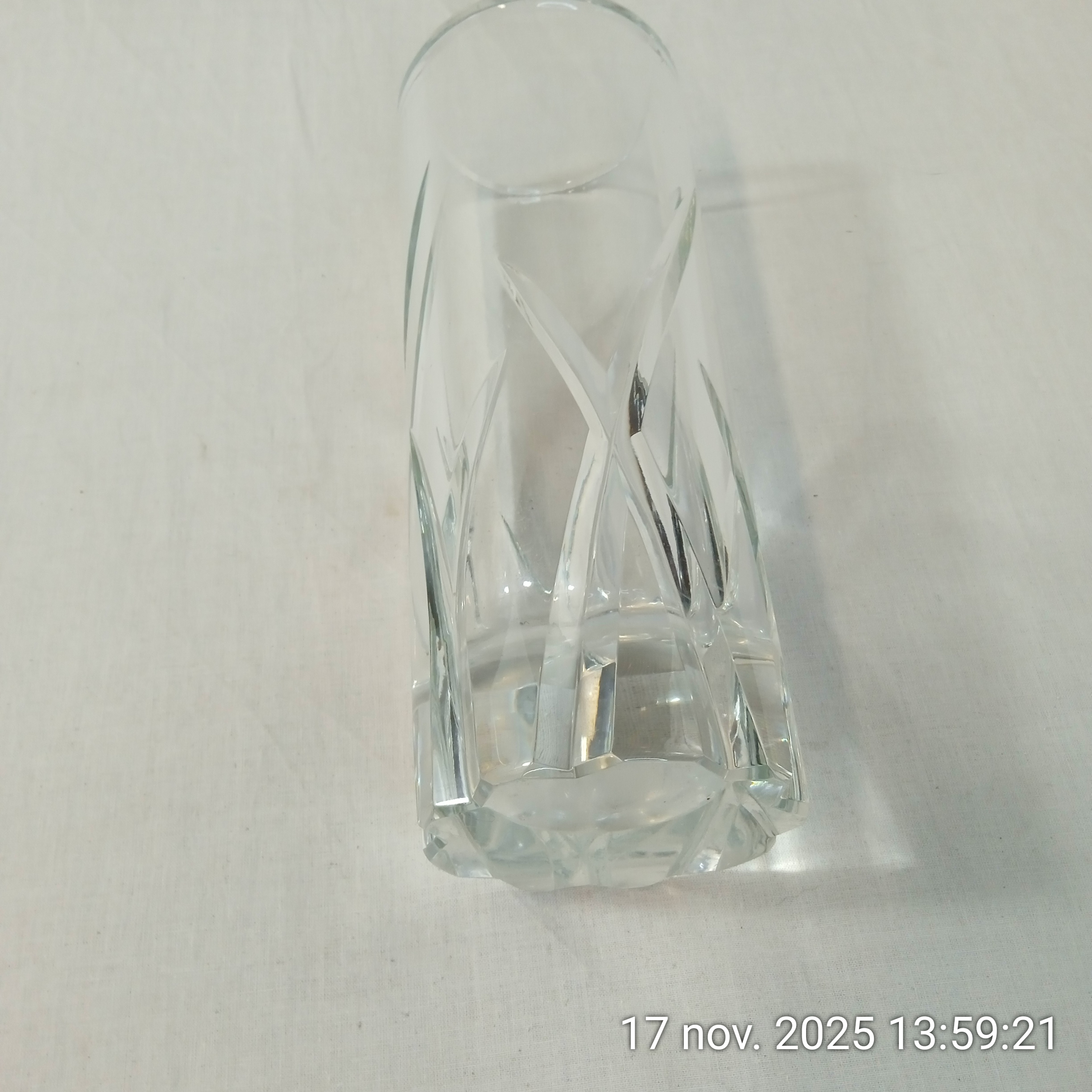 Voir photo 5 de Ancien vase en cristal taillé 25 cm Ancien vase en cristal taillé 25 cm Bon état reconditionné photo 5