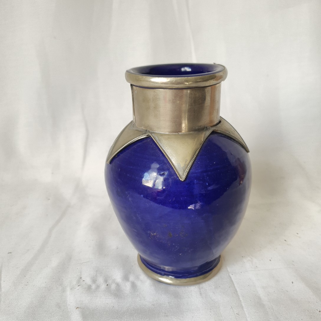 Acheter Ancien vase en verre en véramique de Style Vintage Très bon état - 14,50 € Ancien vase en verre en véramique de Style Vintage Très bon état reconditionné disponible sur Label Emmaüs