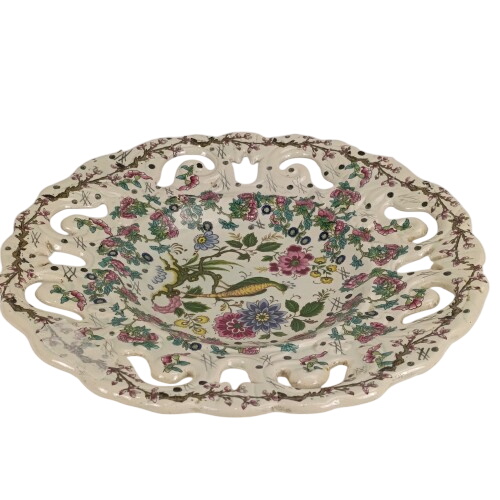 Ancienne assiette murale avec motifs 988 fait main signé MB État correct - 30,00 € Ancienne assiette murale avec motifs 988 fait main signé MB État correct reconditionné disponible sur Label Emmaüs