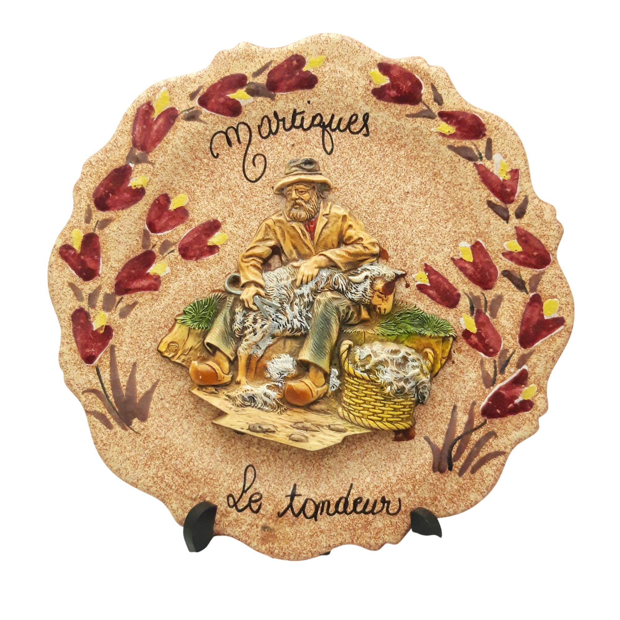 Ancienne assiette murale en céramique de Vallauris 'Le Tondeur' Très bon état - 26,00 € Ancienne assiette murale en céramique de Vallauris 'Le Tondeur' Très bon état reconditionné disponible sur Label Emmaüs