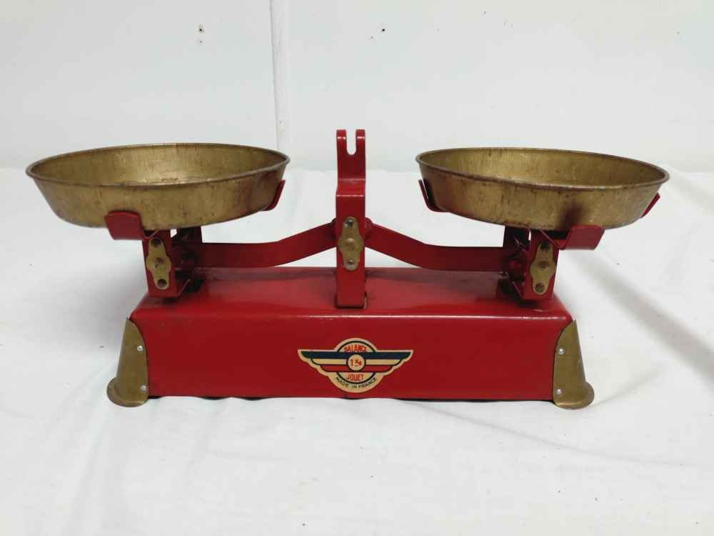 Voir photo 11 de Ancienne balance, style Roberval, jouet- la petite vendeuse, en métal, fabriqué en france. Ancienne balance, style Roberval, jouet- la petite vendeuse, en métal, fabriqué en france. Bon état reconditionné photo 11