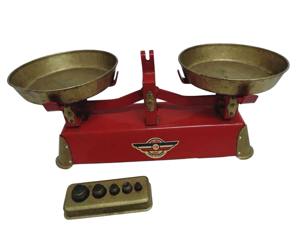 Ancienne balance, style Roberval, jouet- la petite vendeuse, en métal, fabriqué en france. Bon état - 40,00 € Ancienne balance, style Roberval, jouet- la petite vendeuse, en métal, fabriqué en france. Bon état reconditionné disponible sur Label Emmaüs