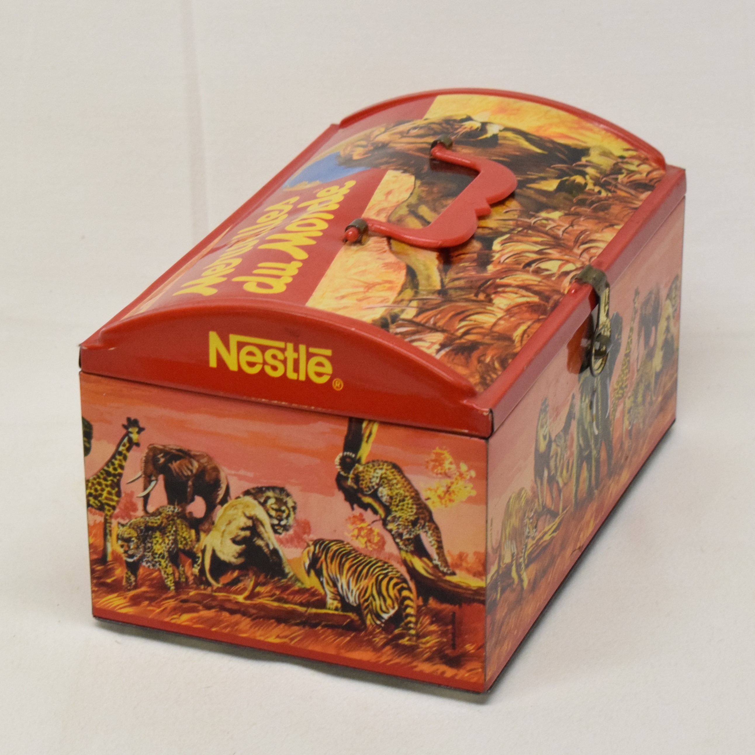 Voir photo 3 de Ancienne boite à lunch en tôle lithographiée Merveille du monde chocolat Nestlé Ancienne boite à lunch en tôle lithographiée Merveille du monde chocolat Nestlé État correct reconditionné photo 3