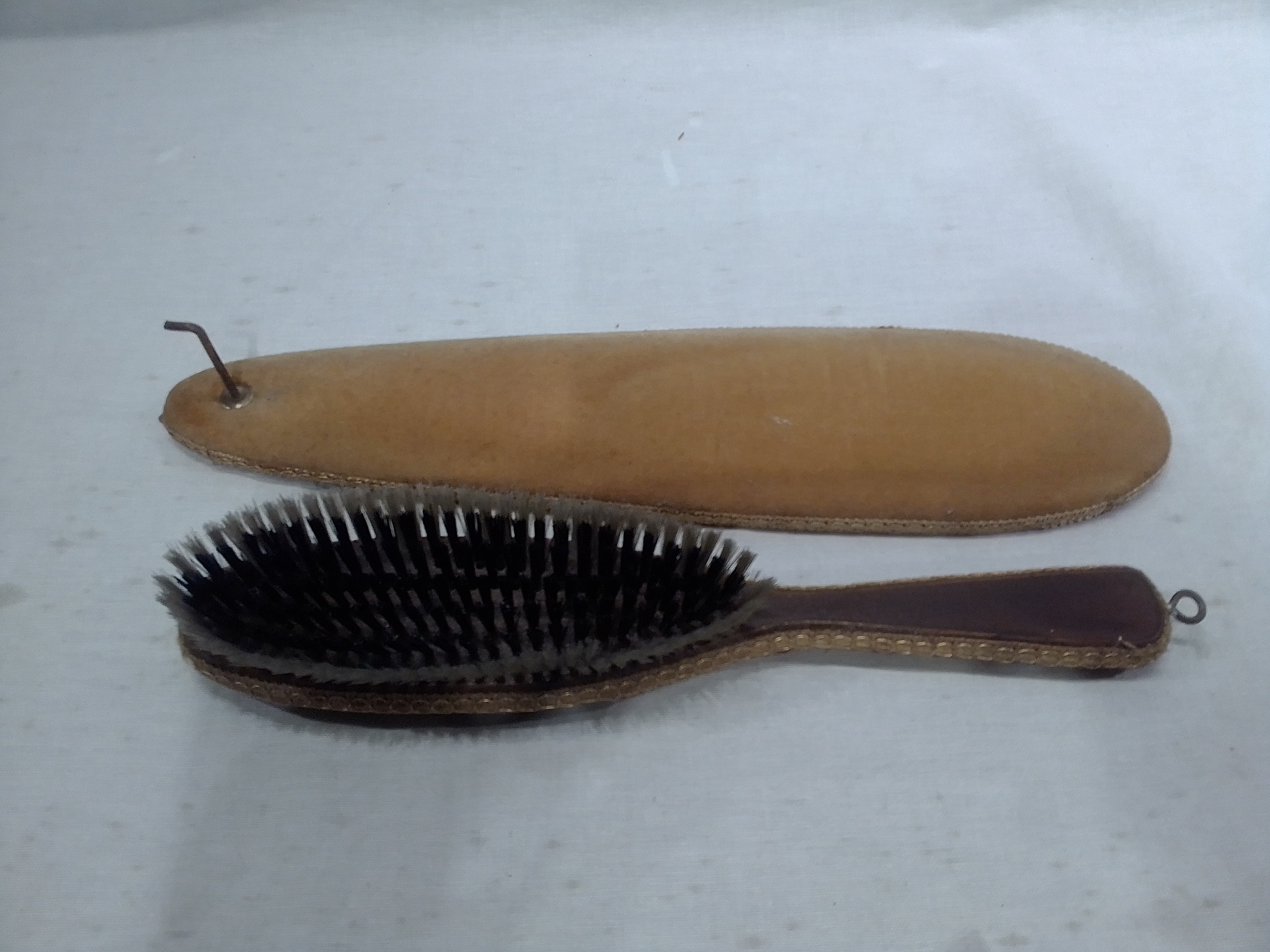 Voir photo 3 de Ancienne Brosse a cheveux Ancienne Brosse a cheveux Bon état reconditionné photo 3