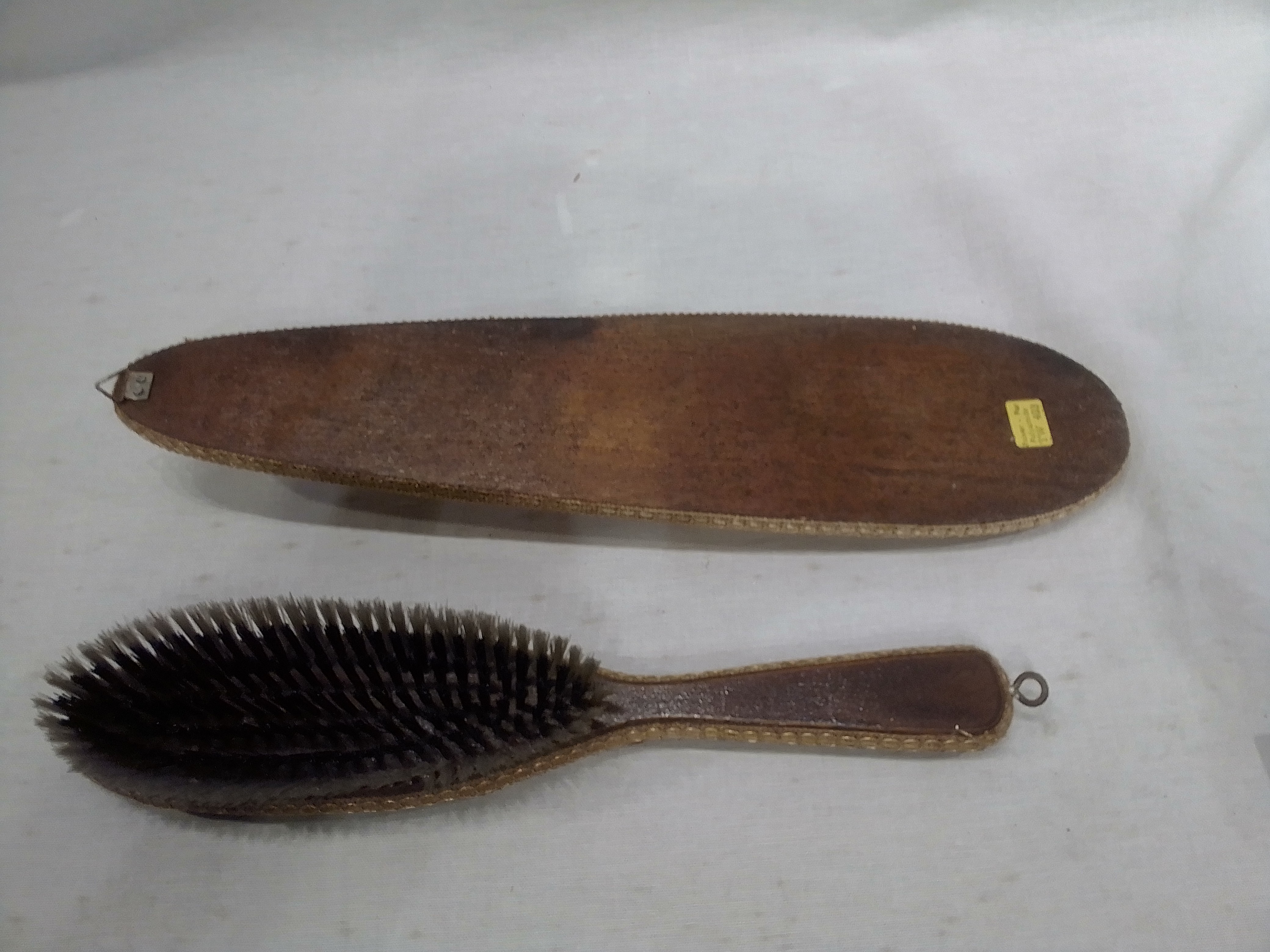Voir photo 4 de Ancienne Brosse a cheveux Ancienne Brosse a cheveux Bon état reconditionné photo 4