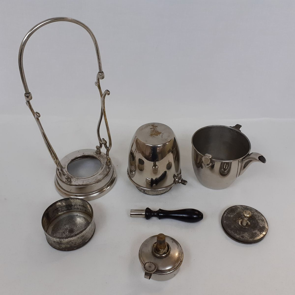 Voir photo 8 de Ancienne cafetière à bascule - art déco années 20 - estampille LC - Bruleur à alcool. Ancienne cafetière à bascule - art déco années 20 - estampille LC - Bruleur à alcool. Très bon état reconditionné photo 8