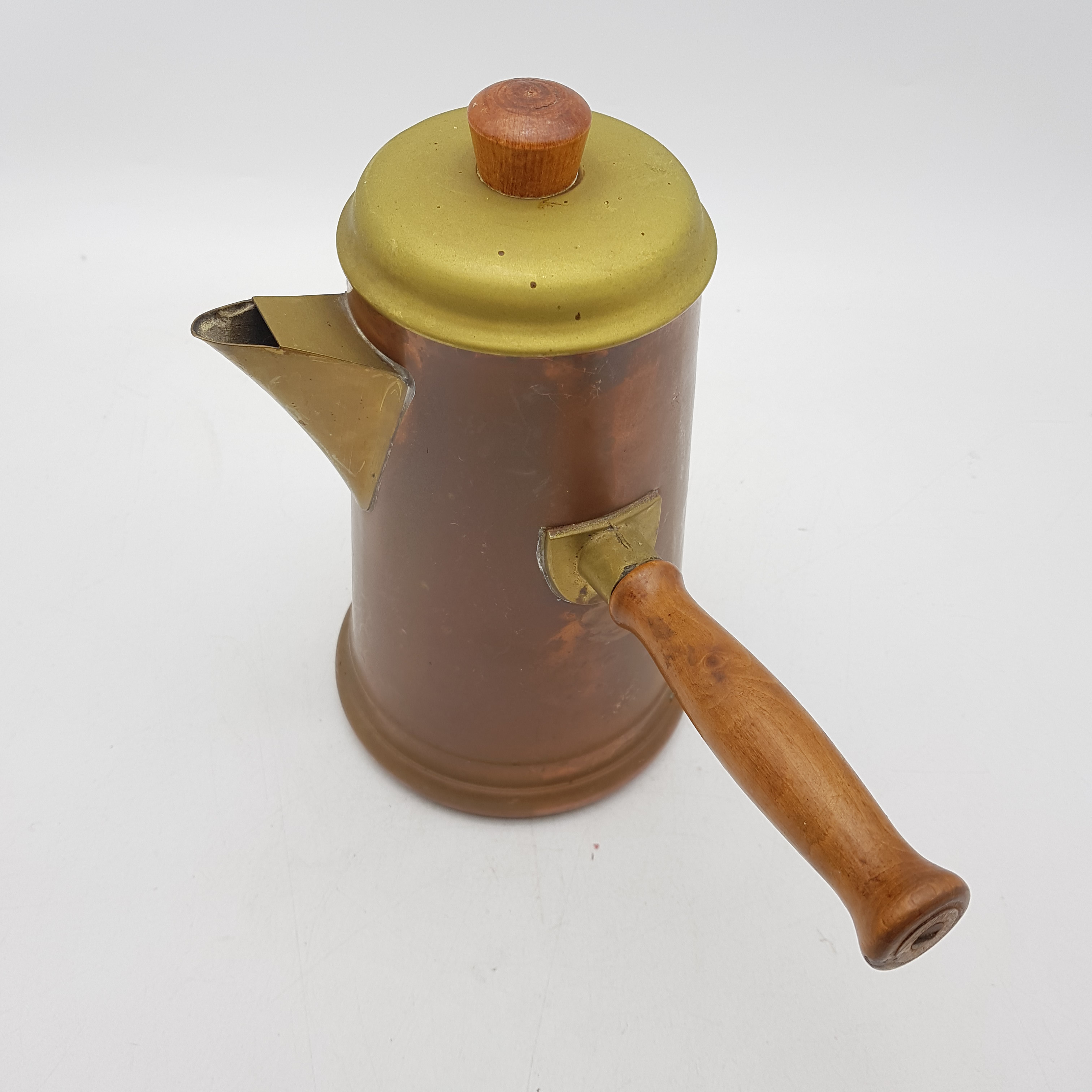 Voir photo 3 de Ancienne cafetière en cuivre, manche en bois Ancienne cafetière en cuivre, manche en bois Bon état reconditionné photo 3
