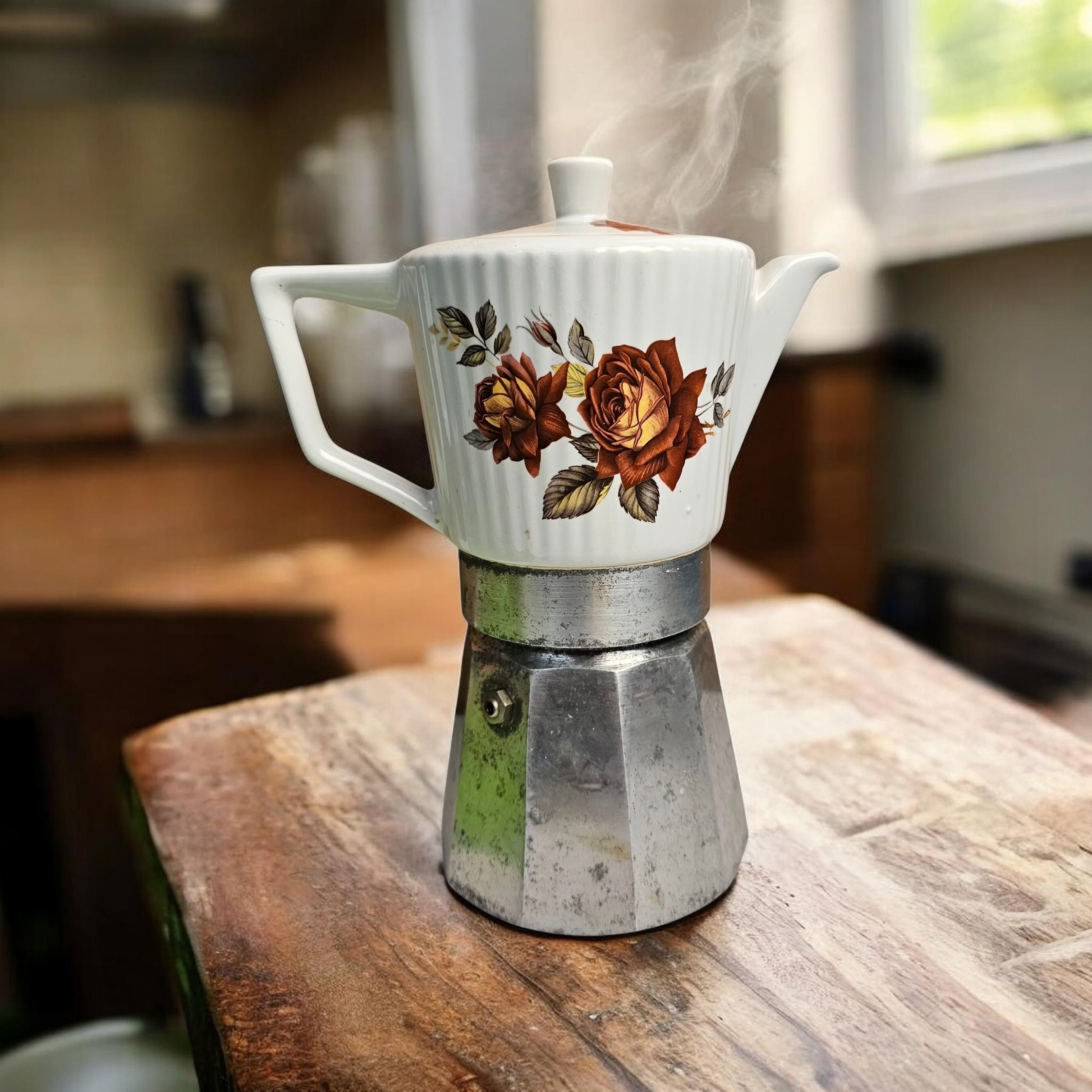 Ancienne cafetière Italienne Très bon état - 41,40 € Ancienne cafetière Italienne Très bon état reconditionné disponible sur Label Emmaüs