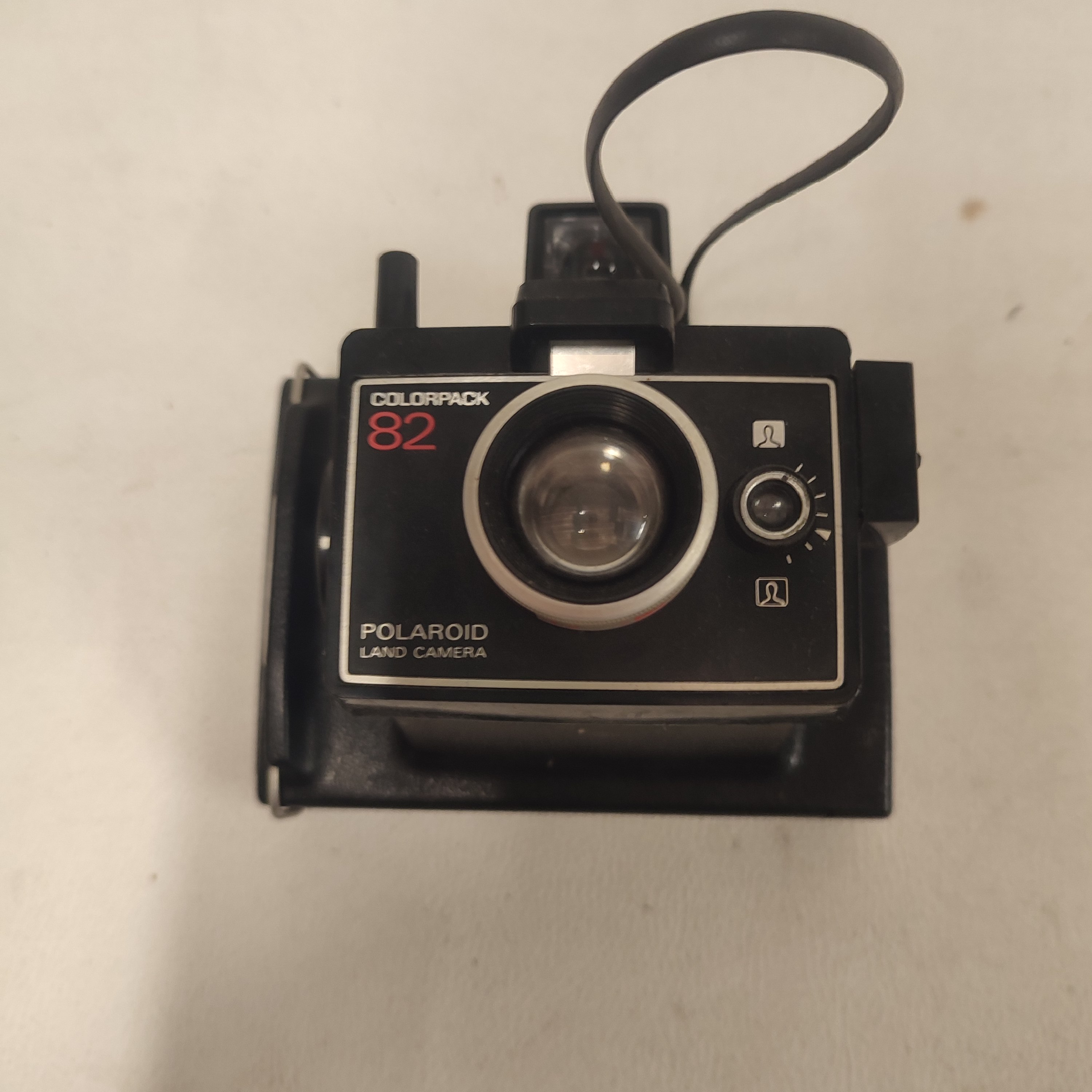 Voir photo 5 de Ancienne caméra de Marque " Polaroid Land Caméra Color Pack 82 " en Bon état Ancienne caméra de Marque " Polaroid Land Caméra Color Pack 82 " en Bon état Bon état reconditionné photo 5