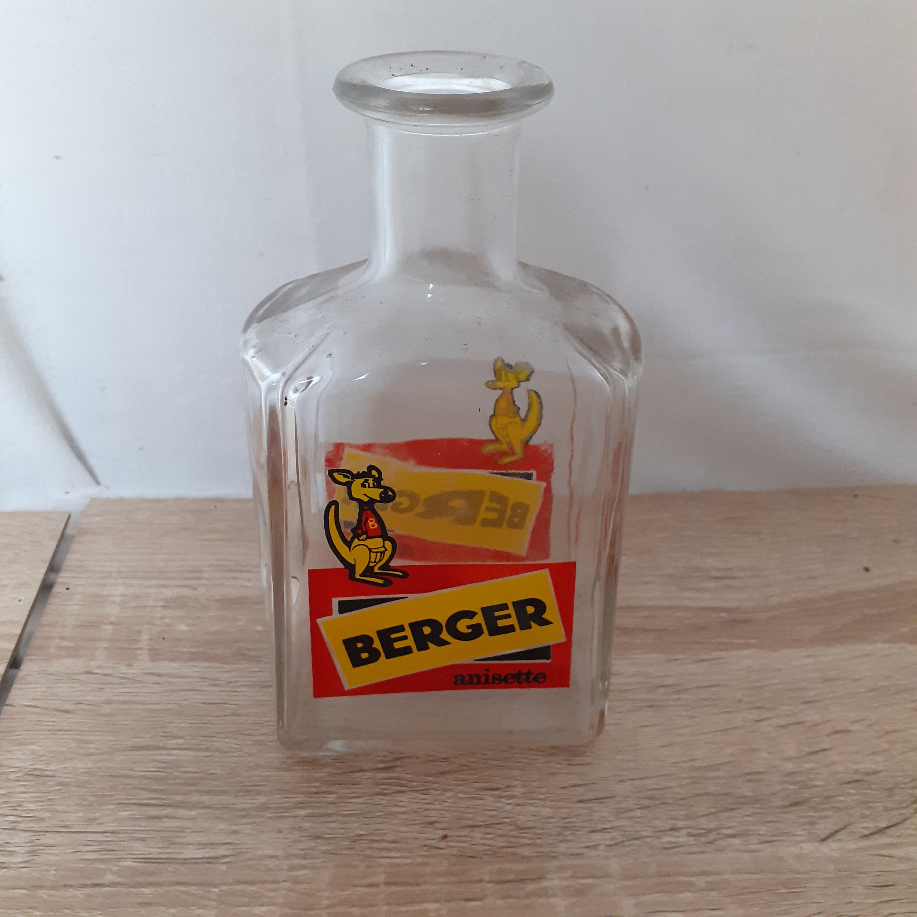 Voir photo 3 de Ancienne carafe en verre BERGER en parfait état Ancienne carafe en verre BERGER en parfait état Très bon état reconditionné photo 3